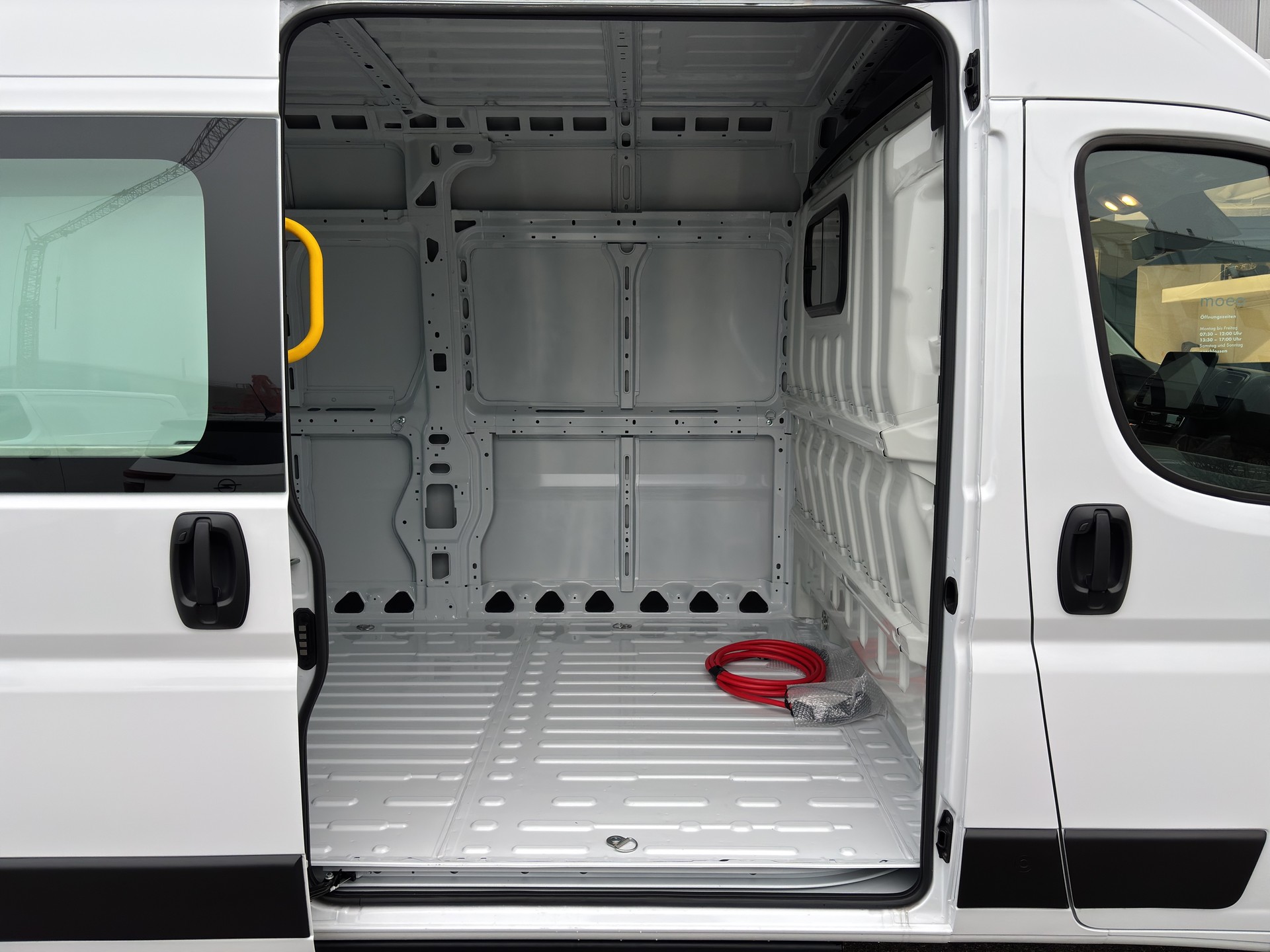 PEUGEOT e-Boxer 280 110kWh 435 L3H2-image-14