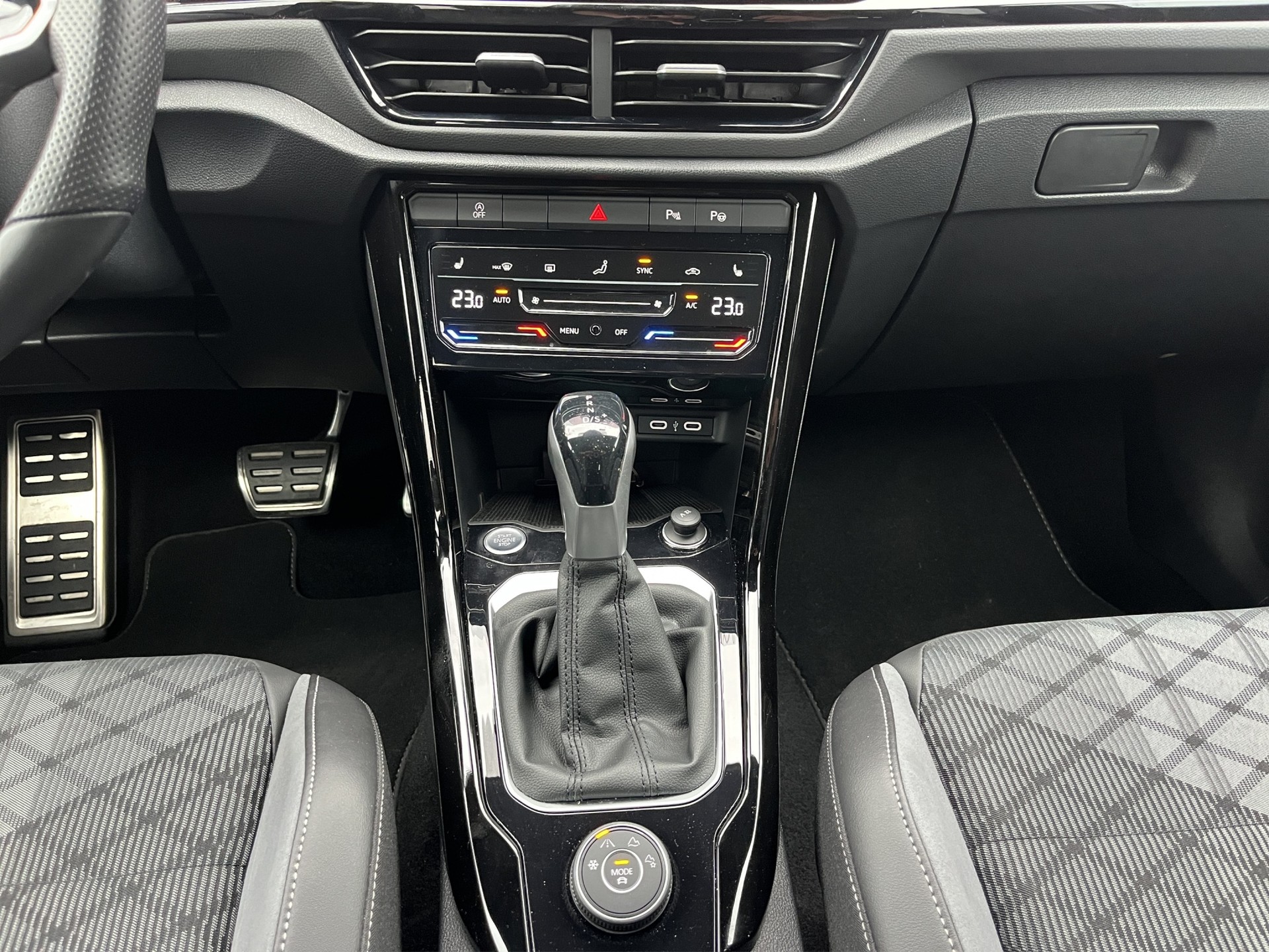 VW T-Roc 2.0 TSI R-Line DSG 4Motion-image-11