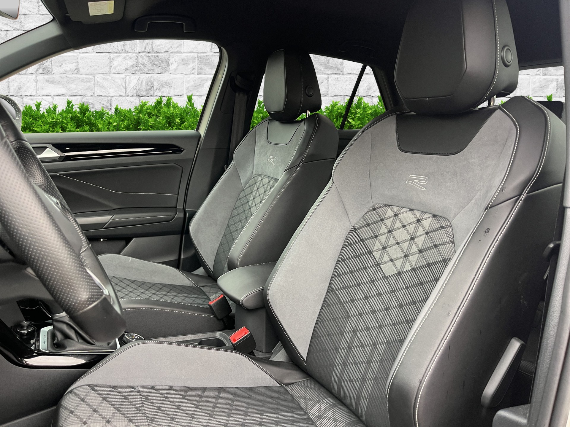 VW T-Roc 2.0 TSI R-Line DSG 4Motion-image-13