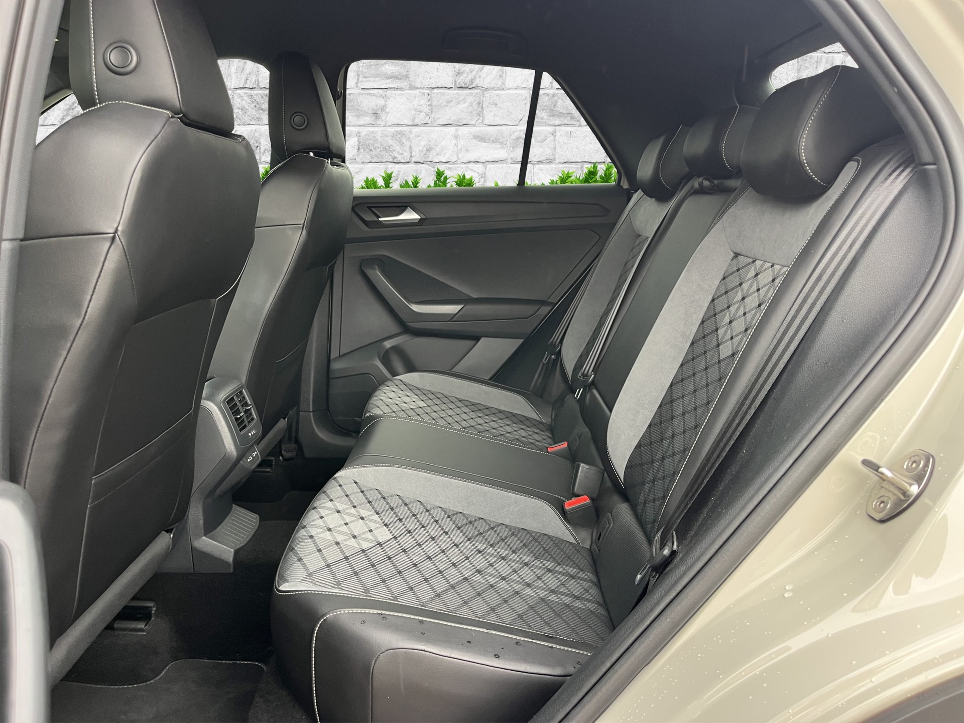 VW T-Roc 2.0 TSI R-Line DSG 4Motion-image-15