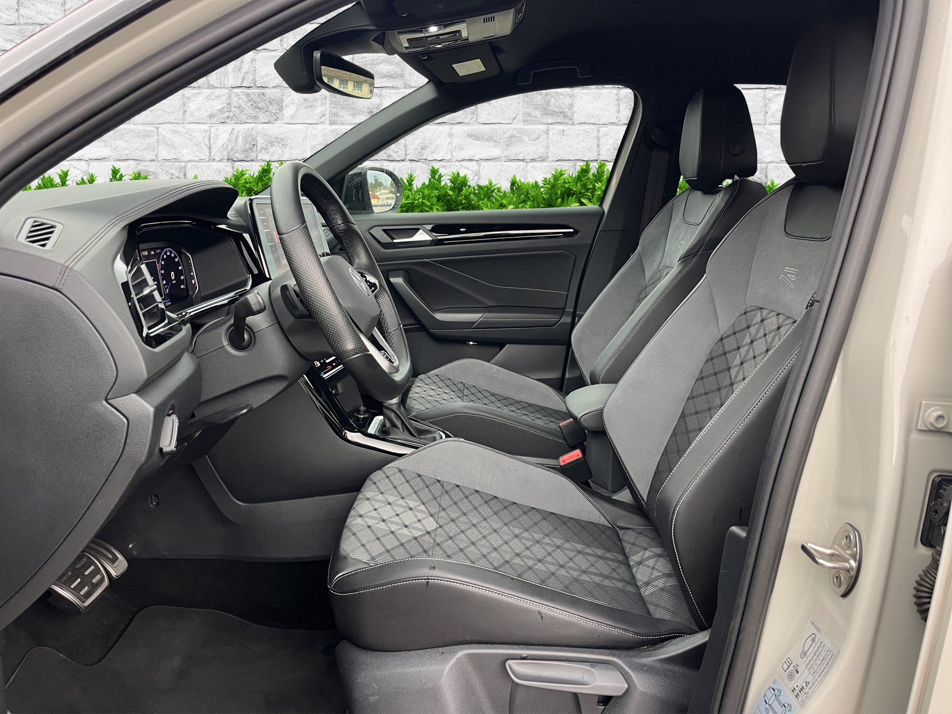 VW T-Roc 2.0 TSI R-Line DSG 4Motion-image-14