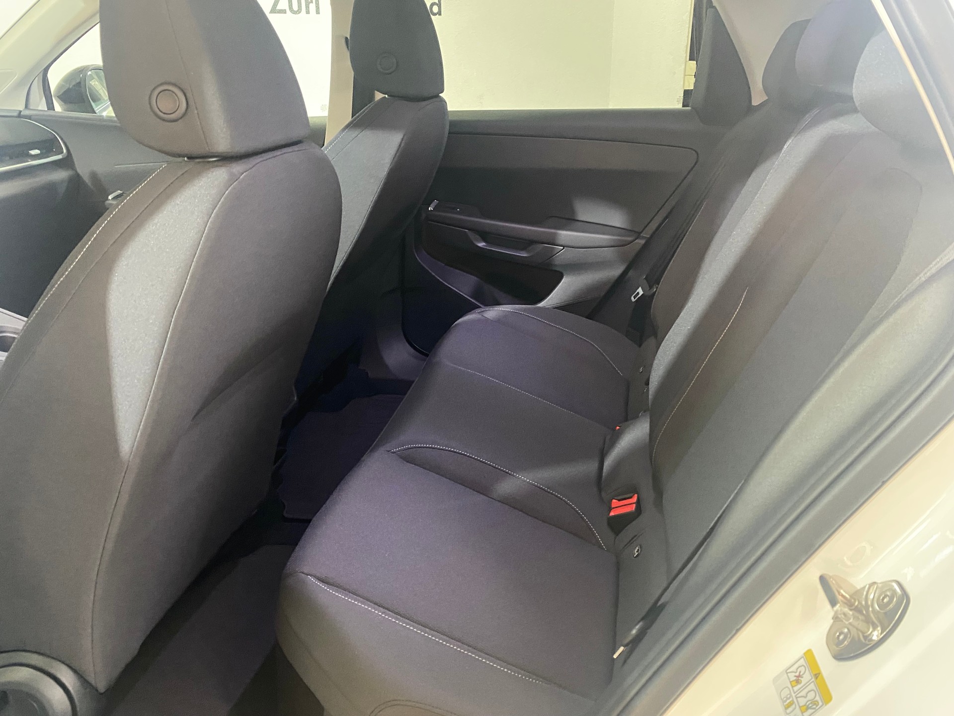 VW ID.Polo 52 kWh Life Edition One-image-8
