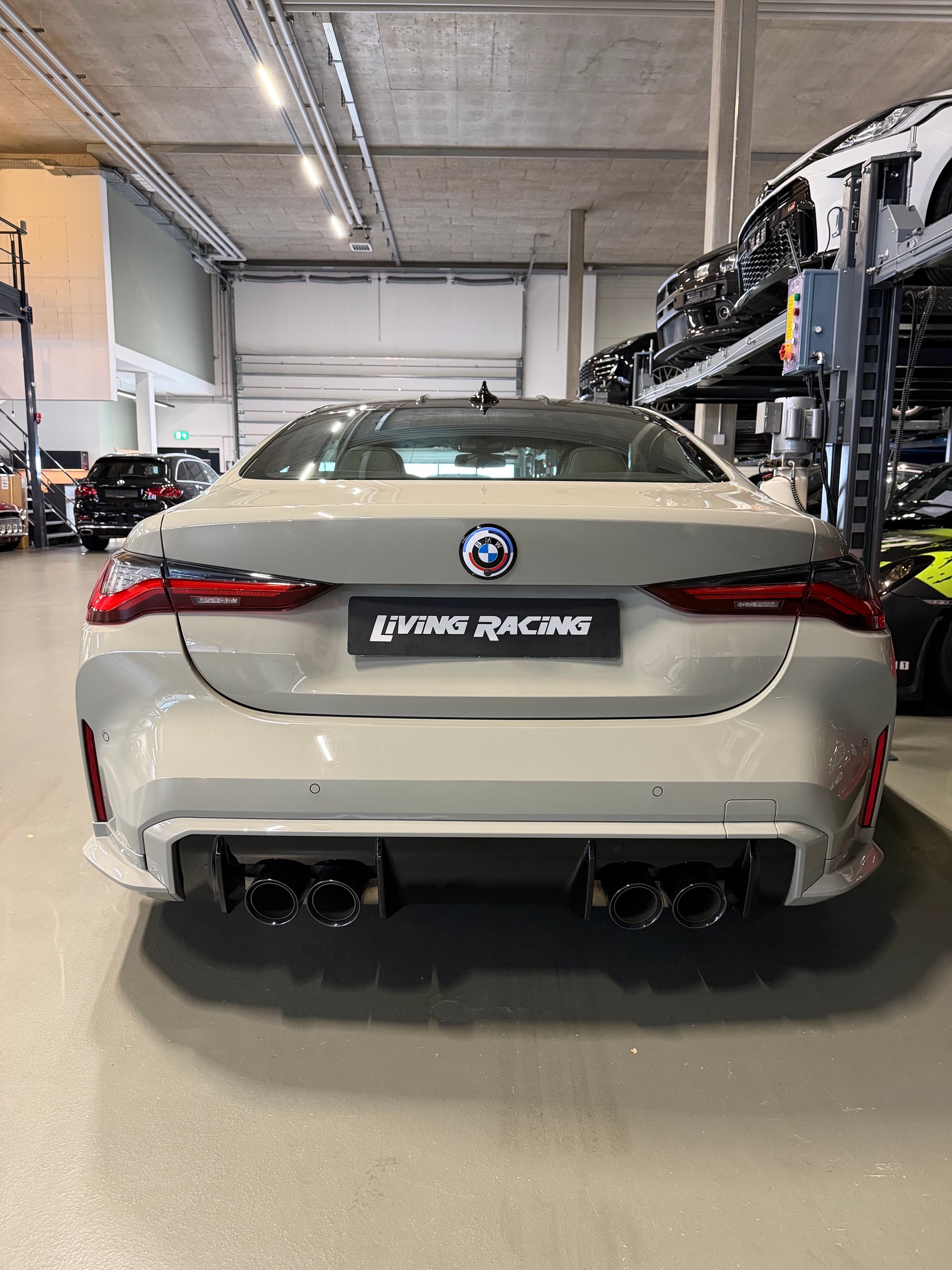 BMW M4 Coupé Competition *Individual - CH VHC*-image-3