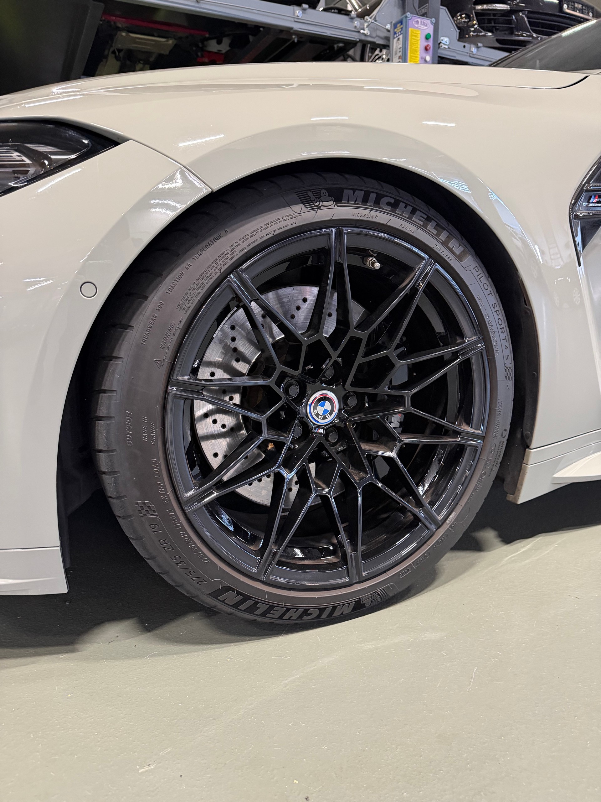BMW M4 Coupé Competition *Individual - CH VHC*-image-6