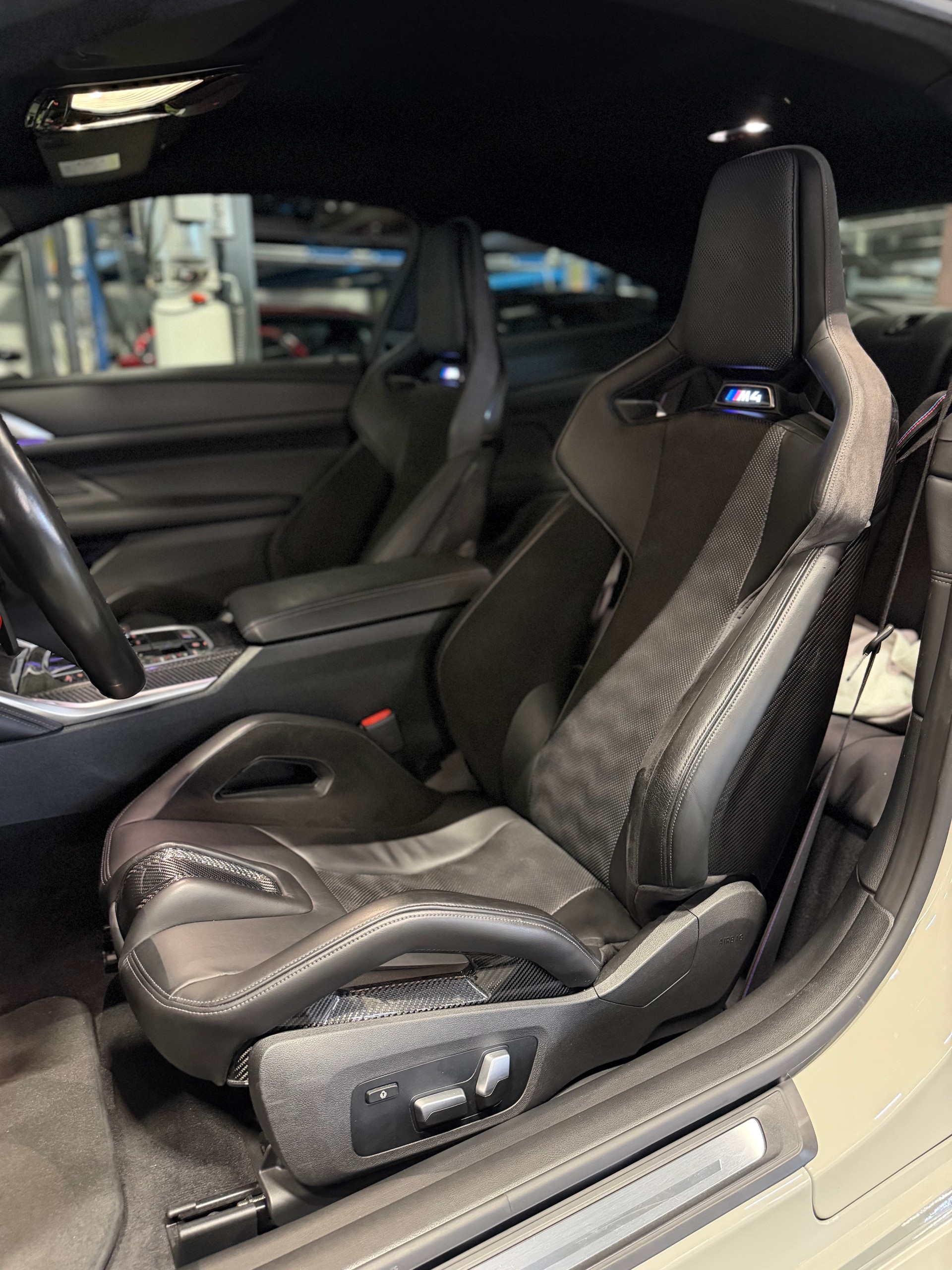 BMW M4 Coupé Competition *Individual - CH VHC*-image-9