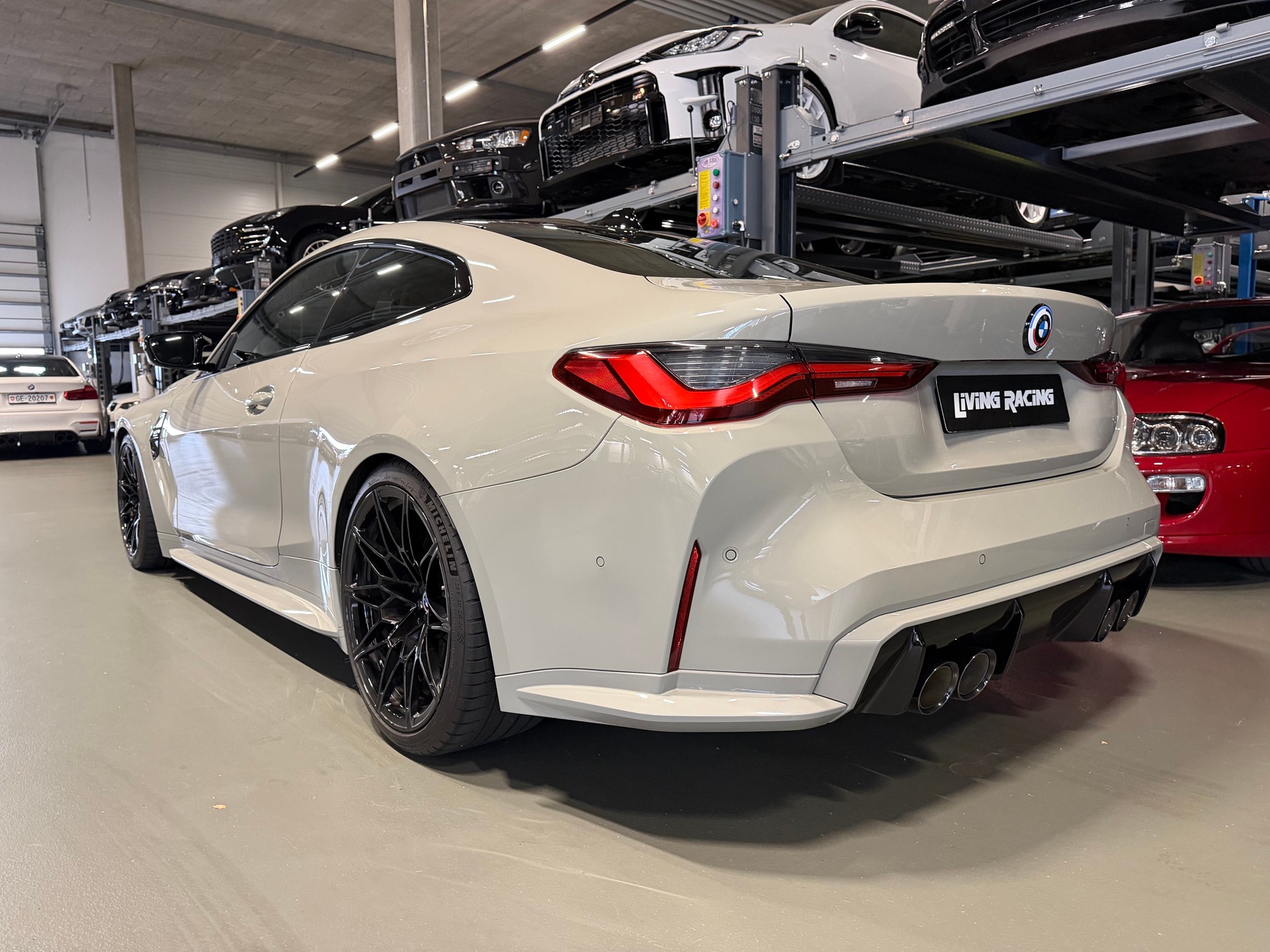 BMW M4 Coupé Competition *Individual - CH VHC*-image-2