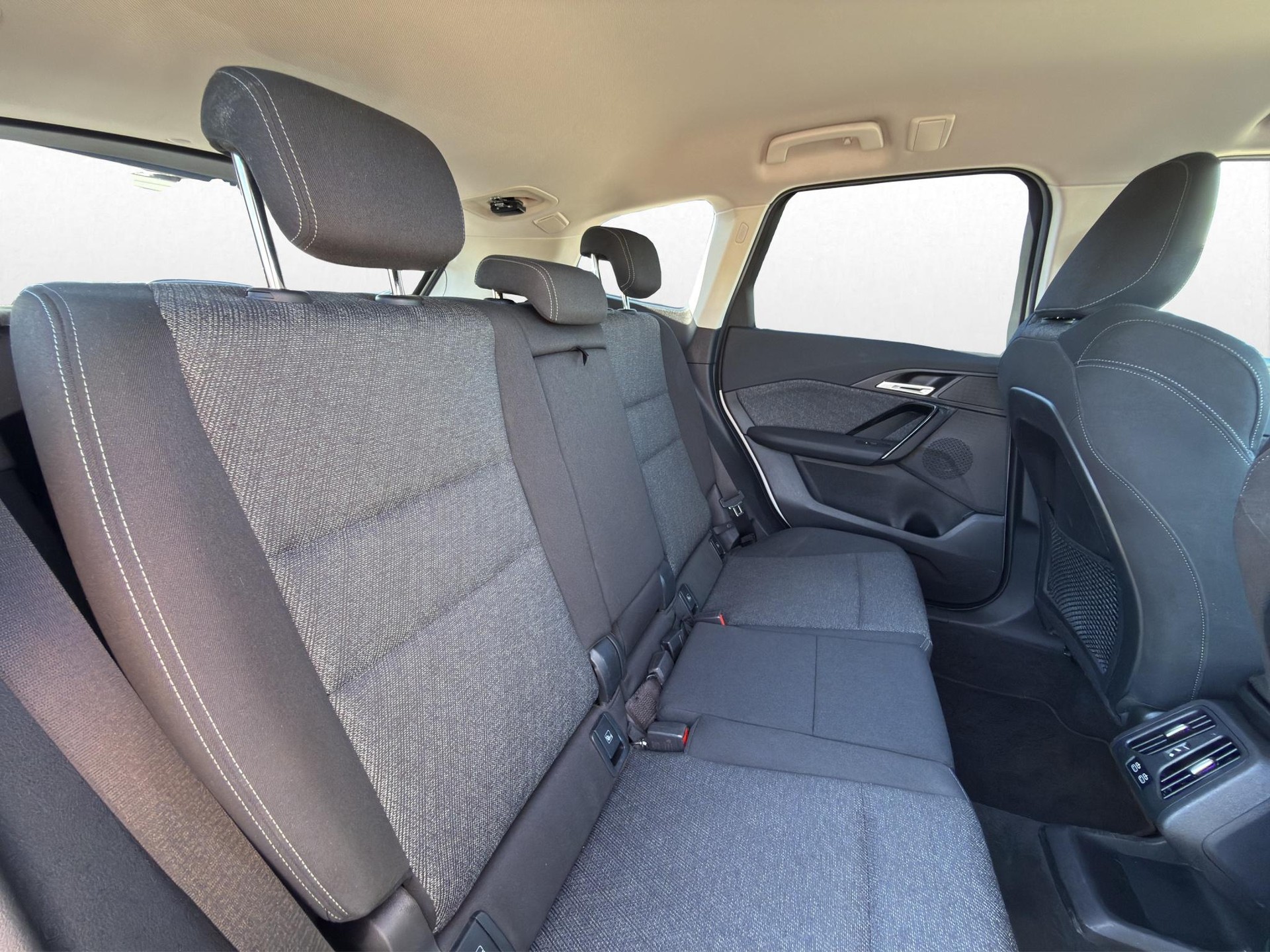 BMW X1 20d xDrive * GARANTIE INKLUSIVE * ANHÄNGERKUPPLUNG * PACK INNOVATION * 360° KAMERA *-image-25