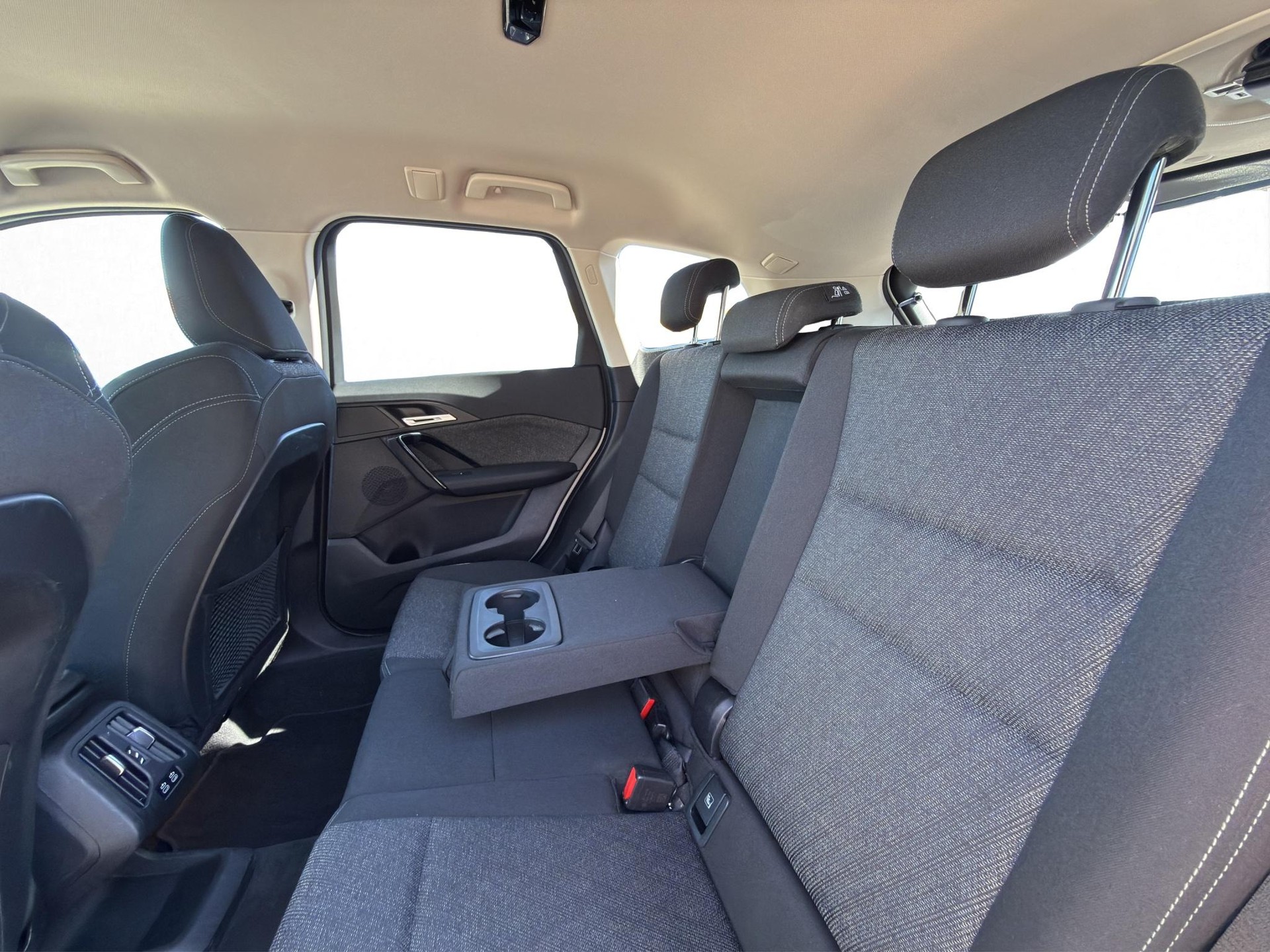 BMW X1 20d xDrive * GARANTIE INKLUSIVE * ANHÄNGERKUPPLUNG * PACK INNOVATION * 360° KAMERA *-image-24