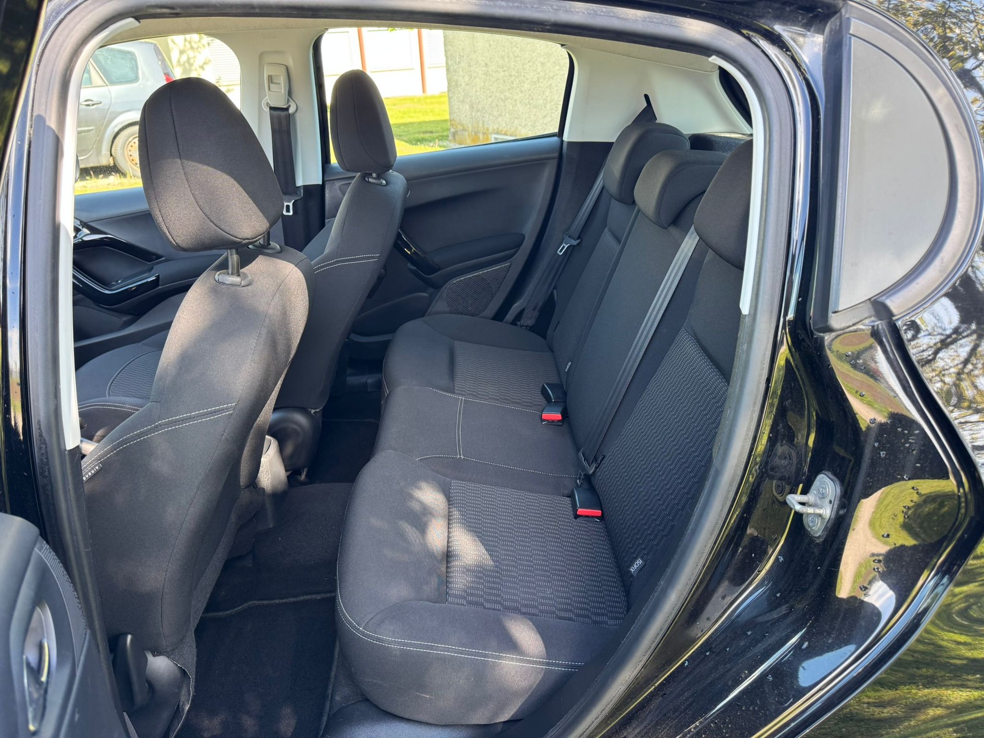 PEUGEOT 208 1.6 BlueHDi Active-image-12