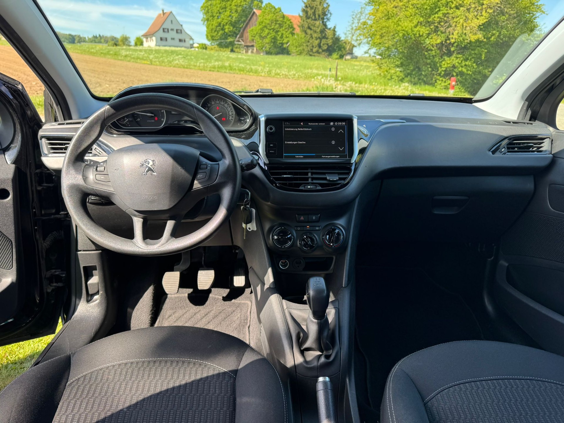 PEUGEOT 208 1.6 BlueHDi Active-image-8