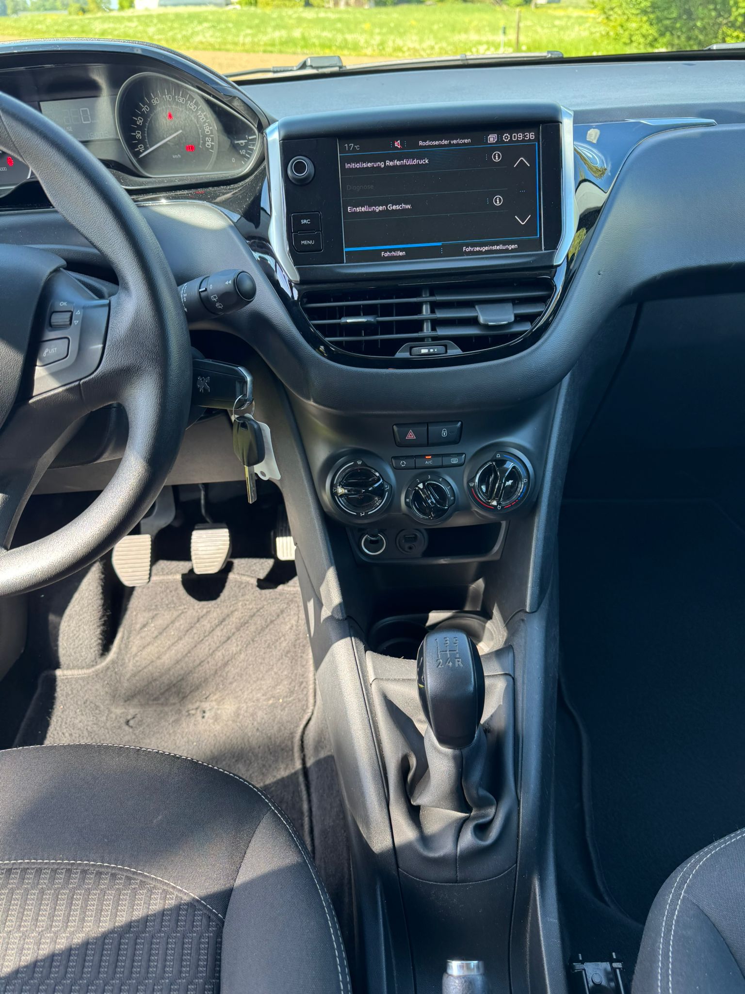 PEUGEOT 208 1.6 BlueHDi Active-image-10