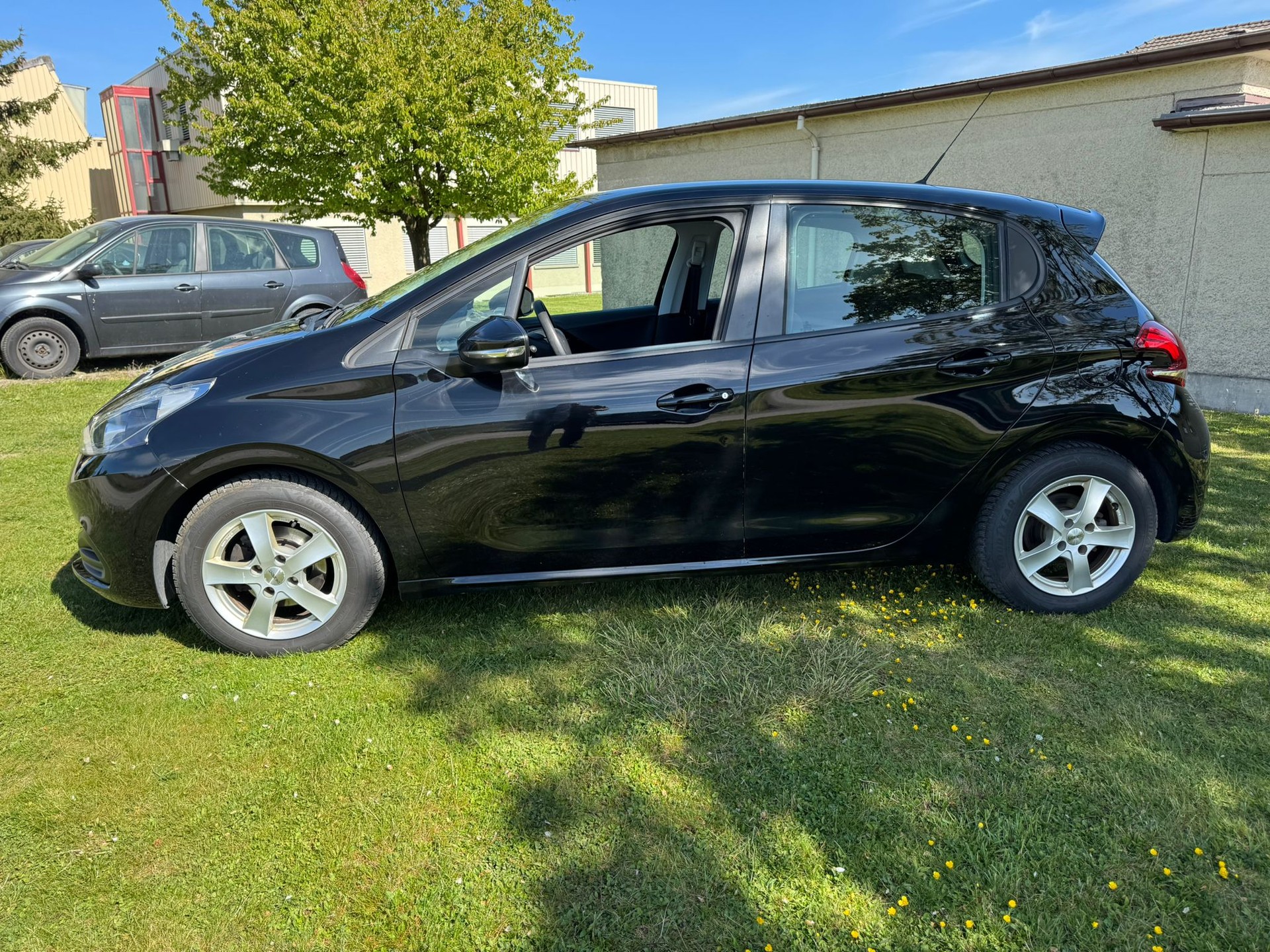 PEUGEOT 208 1.6 BlueHDi Active-image-2