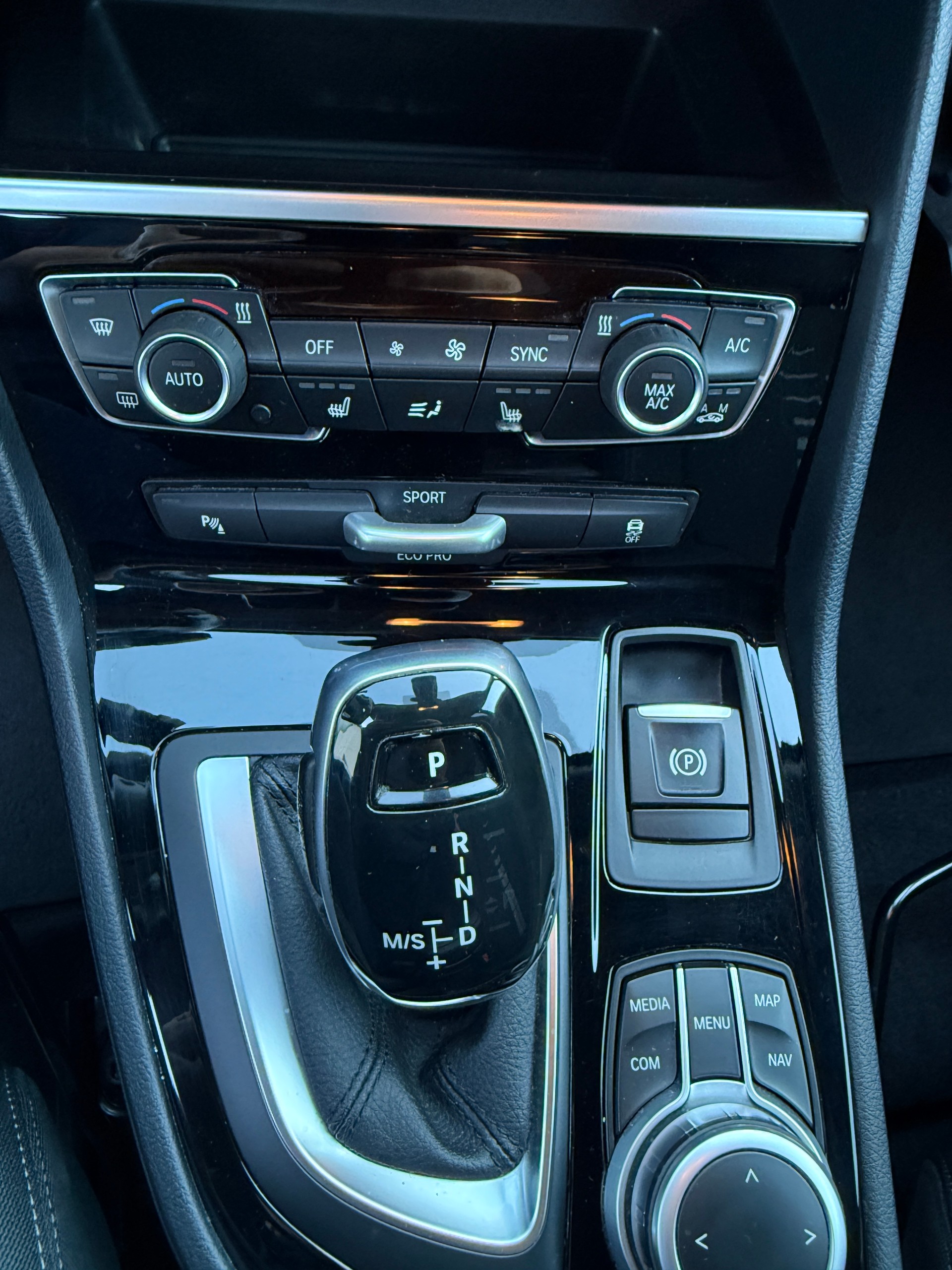 BMW 218d xDrive Gran Tourer Steptronic-image-12