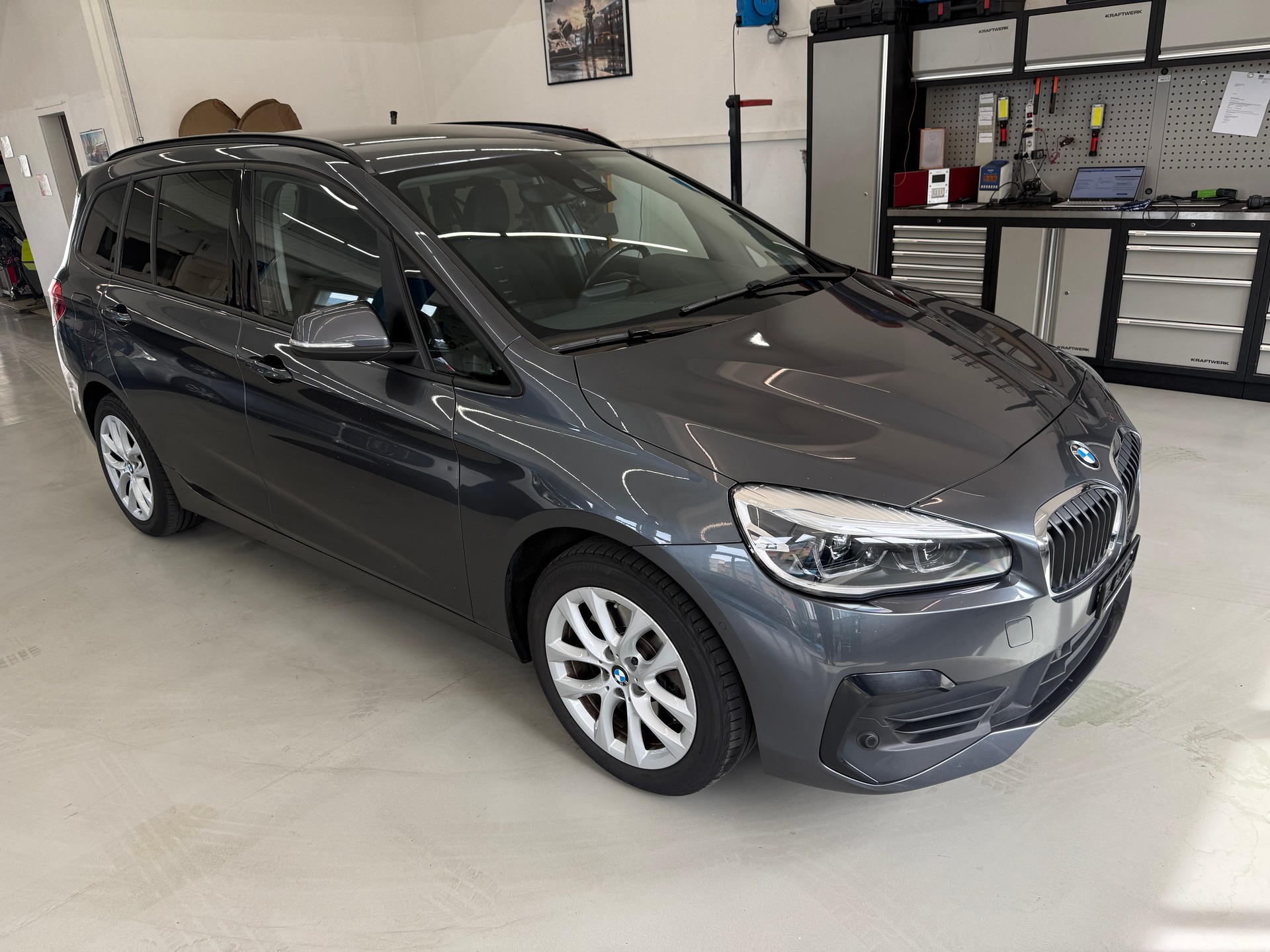 BMW 218d xDrive Gran Tourer Steptronic-image-1