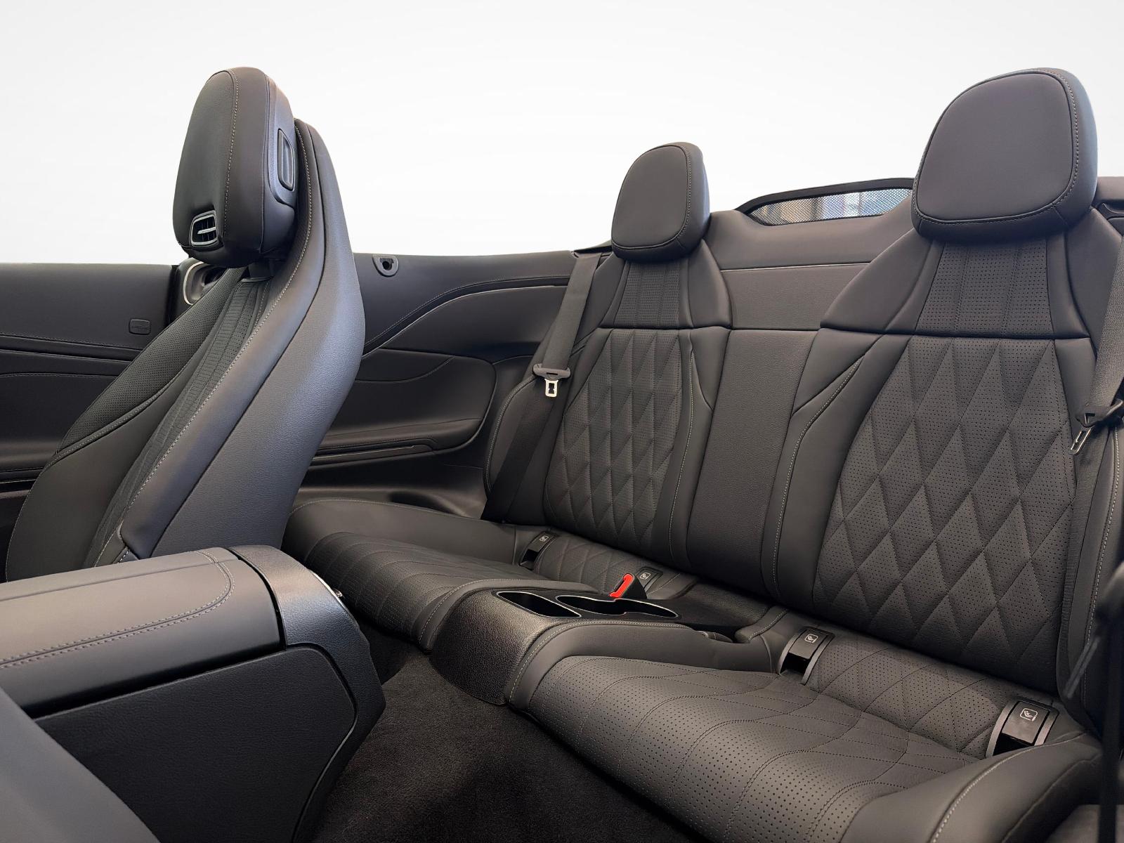 MERCEDES-BENZ CLE 53 AMG 4matic+ Cabriolet-image-13