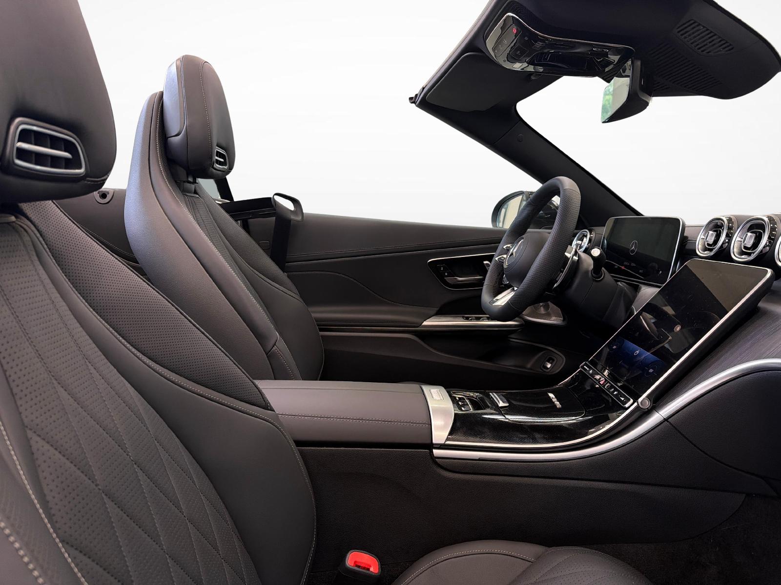 MERCEDES-BENZ CLE 53 AMG 4matic+ Cabriolet-image-12