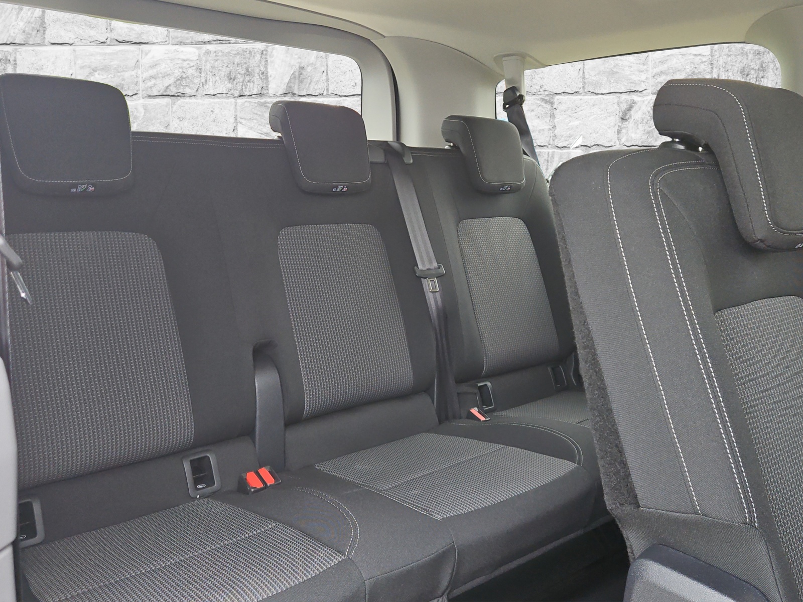 VW Caravelle BEV-image-12