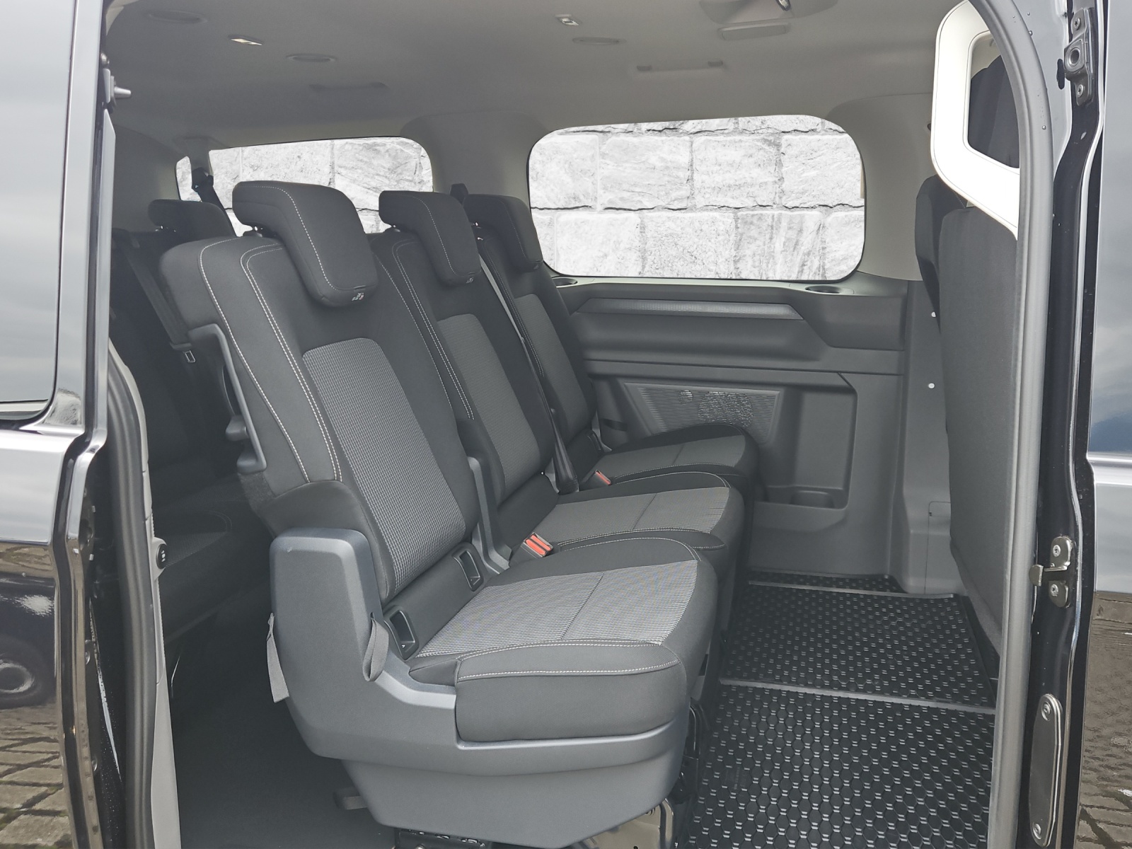 VW Caravelle BEV-image-11