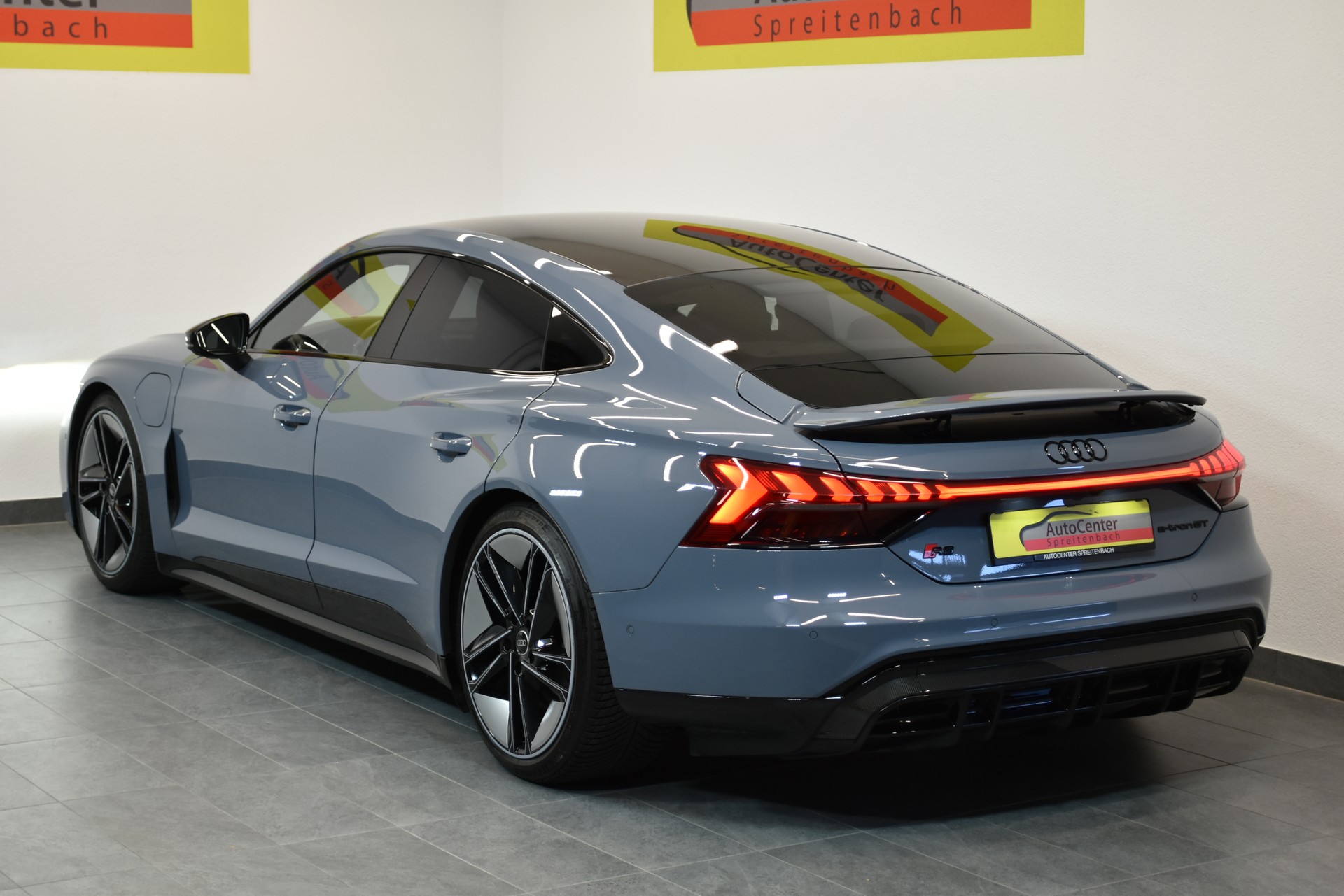 AUDI RS e-tron GT quattro-image-12