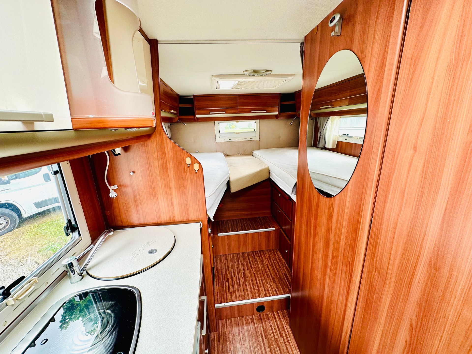 FIAT 2.3JTD 130PS LAIKA ***LÄNGSBETT, darunter ist eine Riesen Heck-Garage-image-11