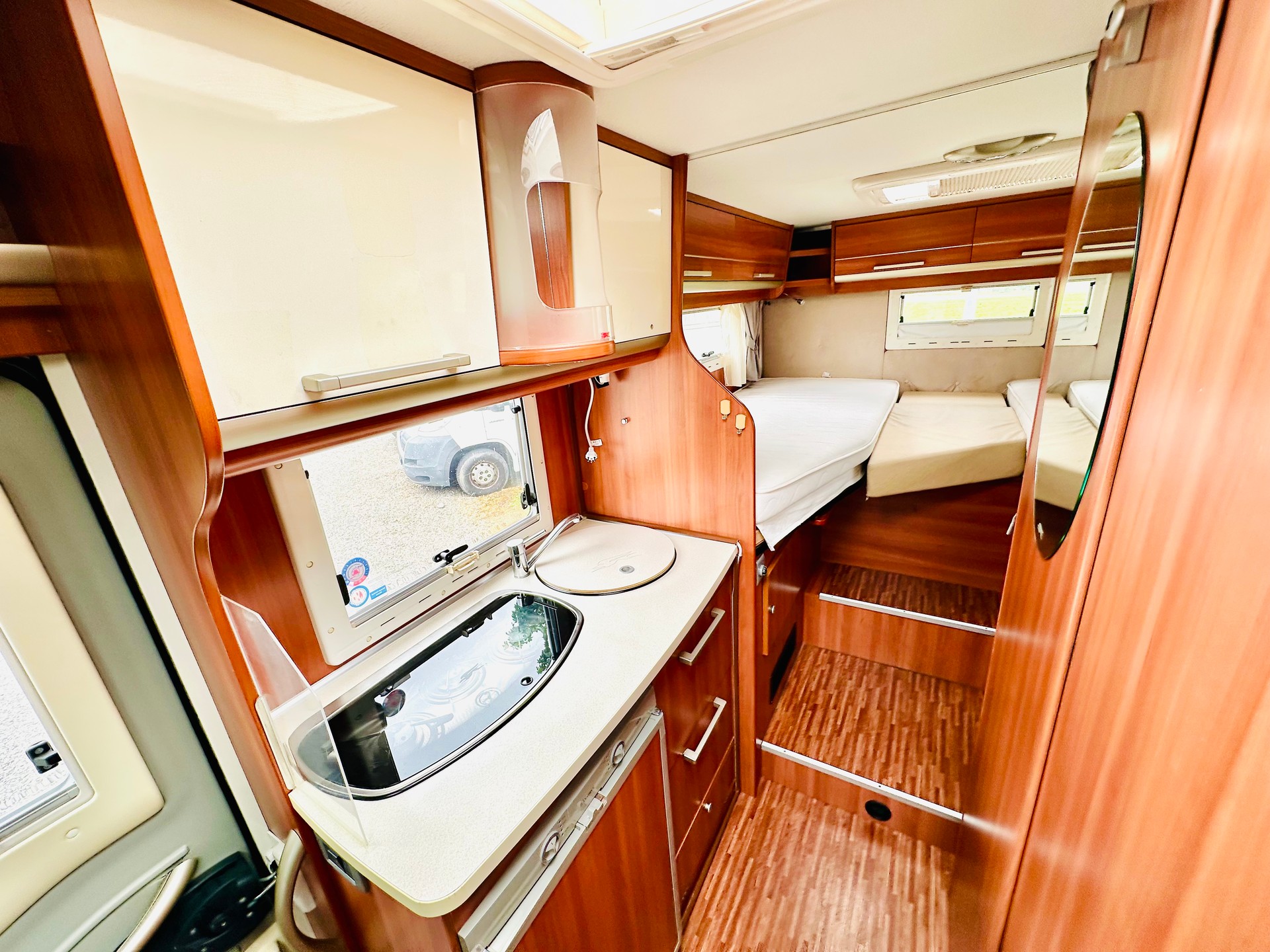 FIAT 2.3JTD 130PS LAIKA ***LÄNGSBETT, darunter ist eine Riesen Heck-Garage-image-10