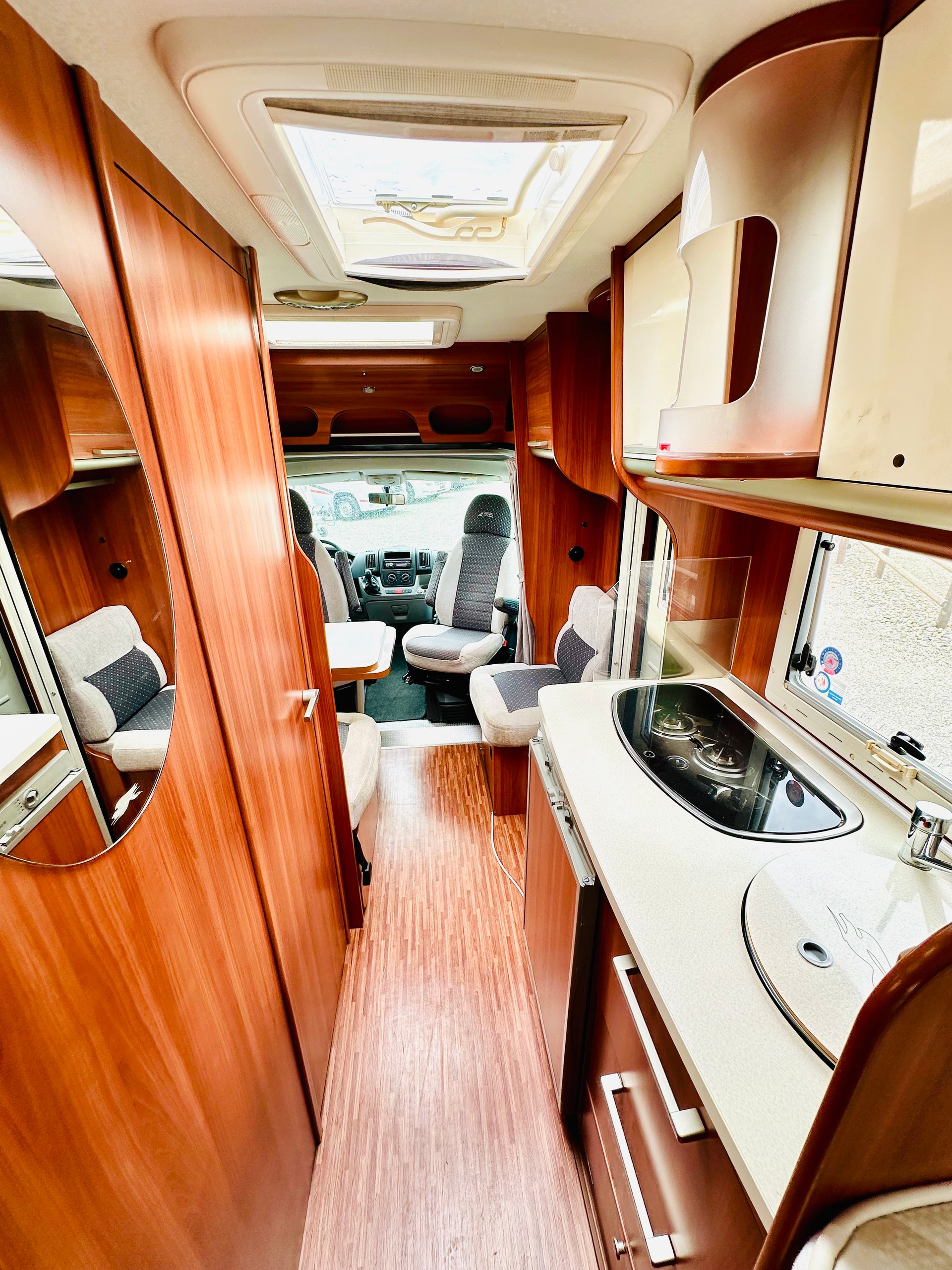 FIAT 2.3JTD 130PS LAIKA ***LÄNGSBETT, darunter ist eine Riesen Heck-Garage-image-16