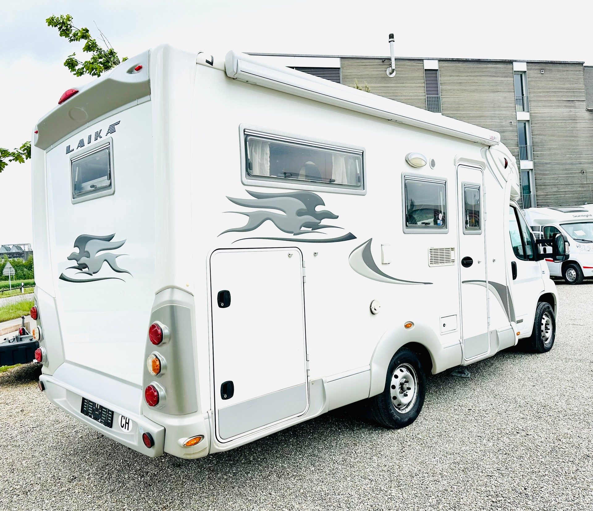 FIAT 2.3JTD 130PS LAIKA ***LÄNGSBETT, darunter ist eine Riesen Heck-Garage-showroom-element-3