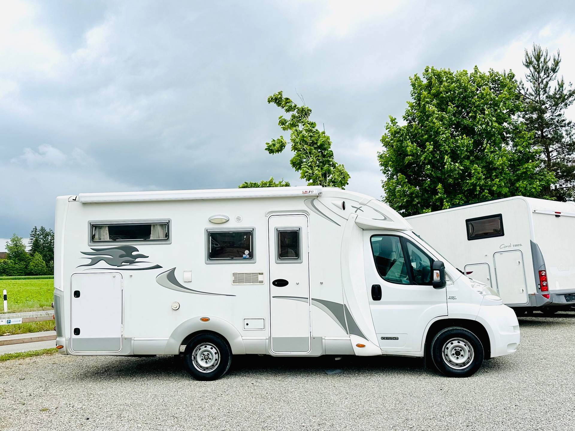 FIAT 2.3JTD 130PS LAIKA ***LÄNGSBETT, darunter ist eine Riesen Heck-Garage-showroom-element-2