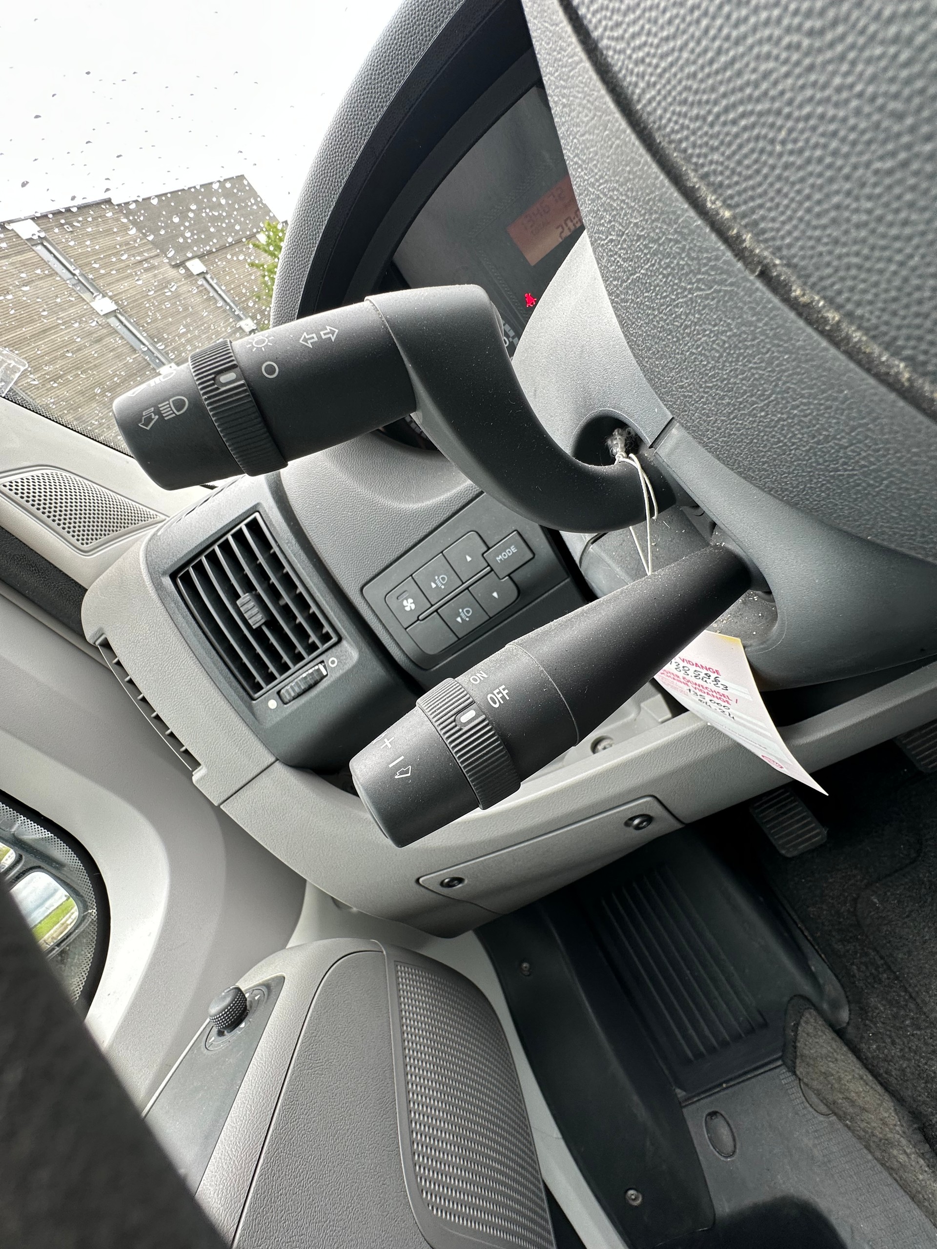 FIAT 2.3JTD 130PS LAIKA ***LÄNGSBETT, darunter ist eine Riesen Heck-Garage-image-22