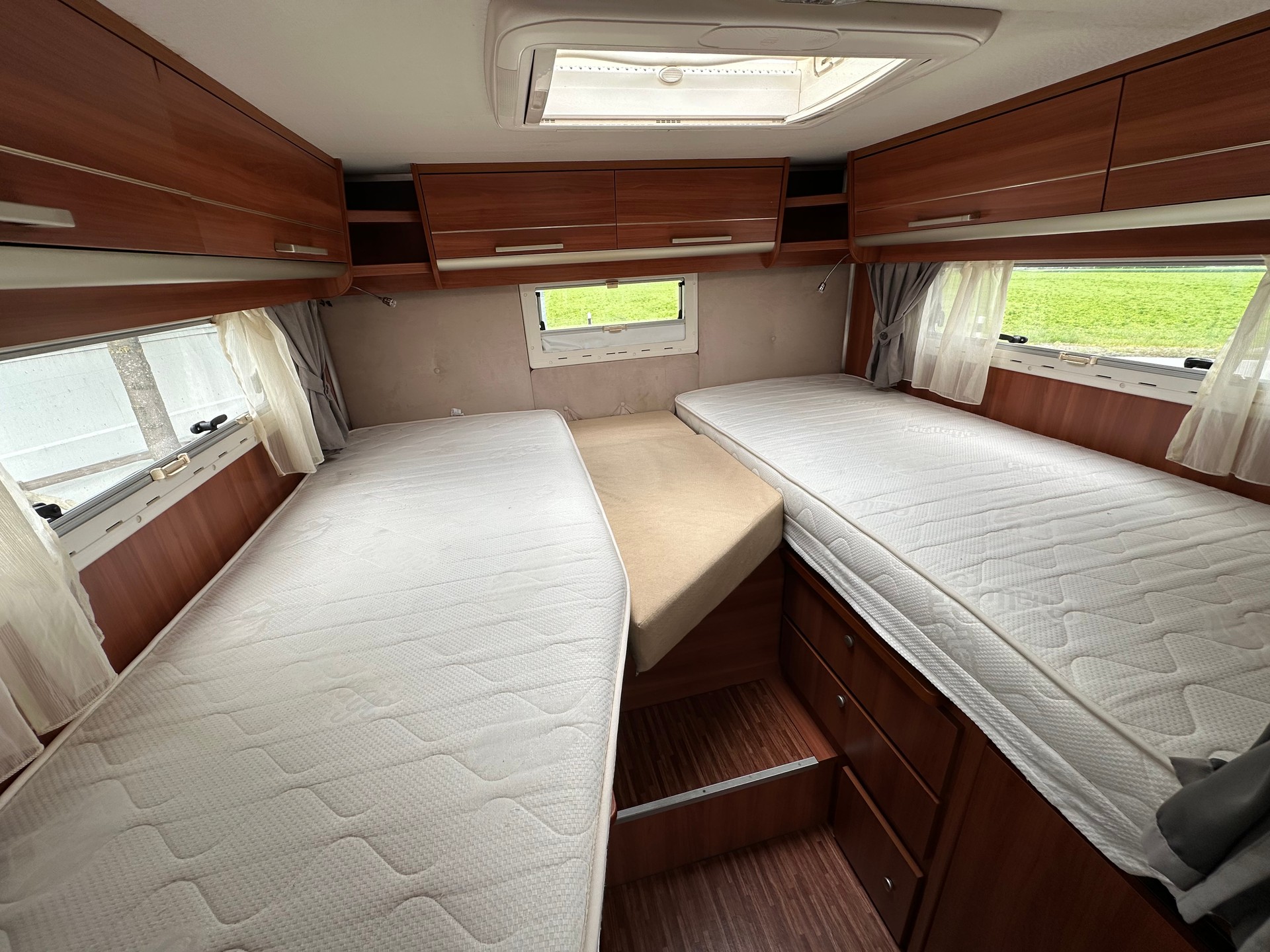 FIAT 2.3JTD 130PS LAIKA ***LÄNGSBETT, darunter ist eine Riesen Heck-Garage-image-12