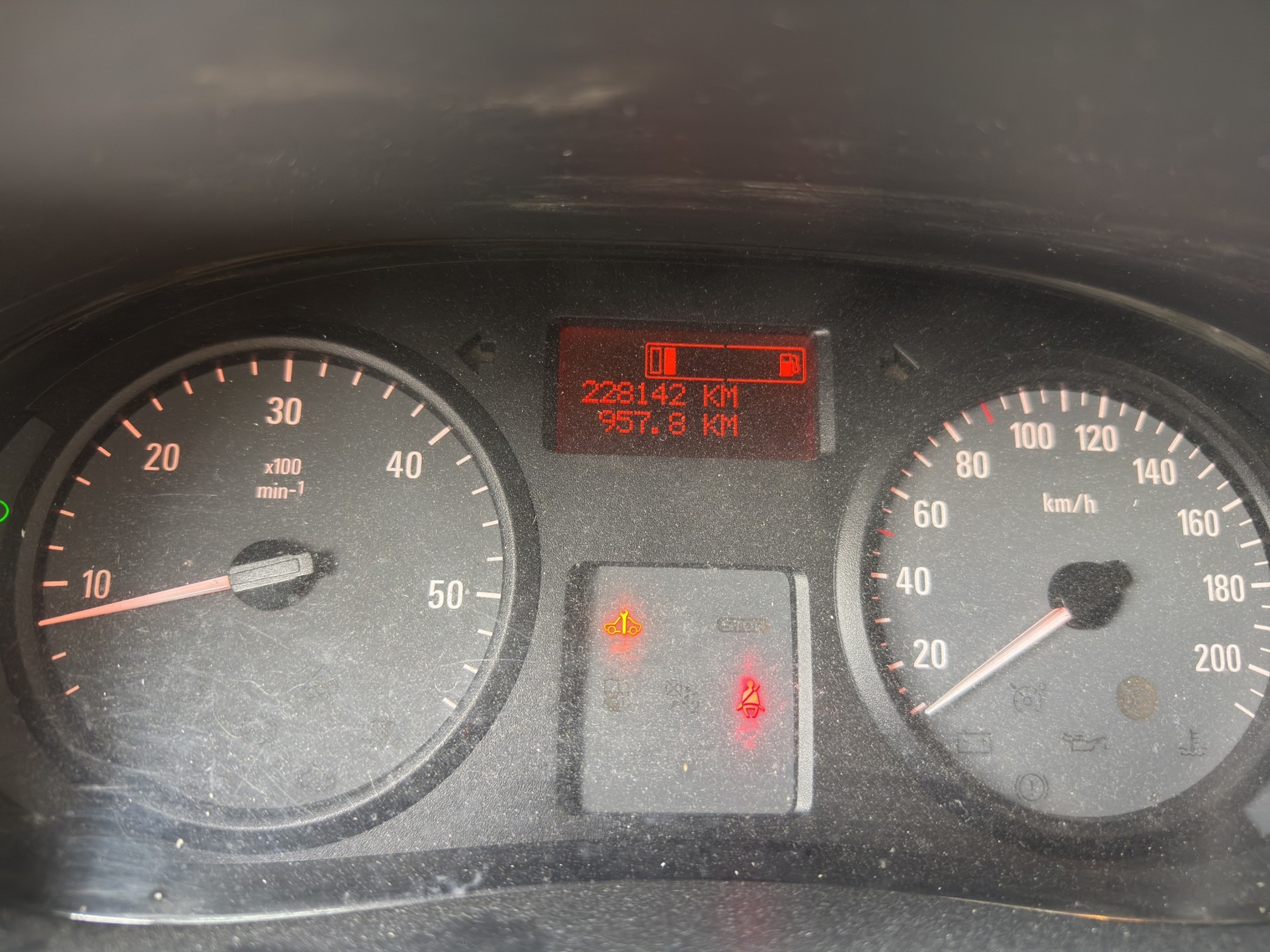 OPEL VIVARO-image-17