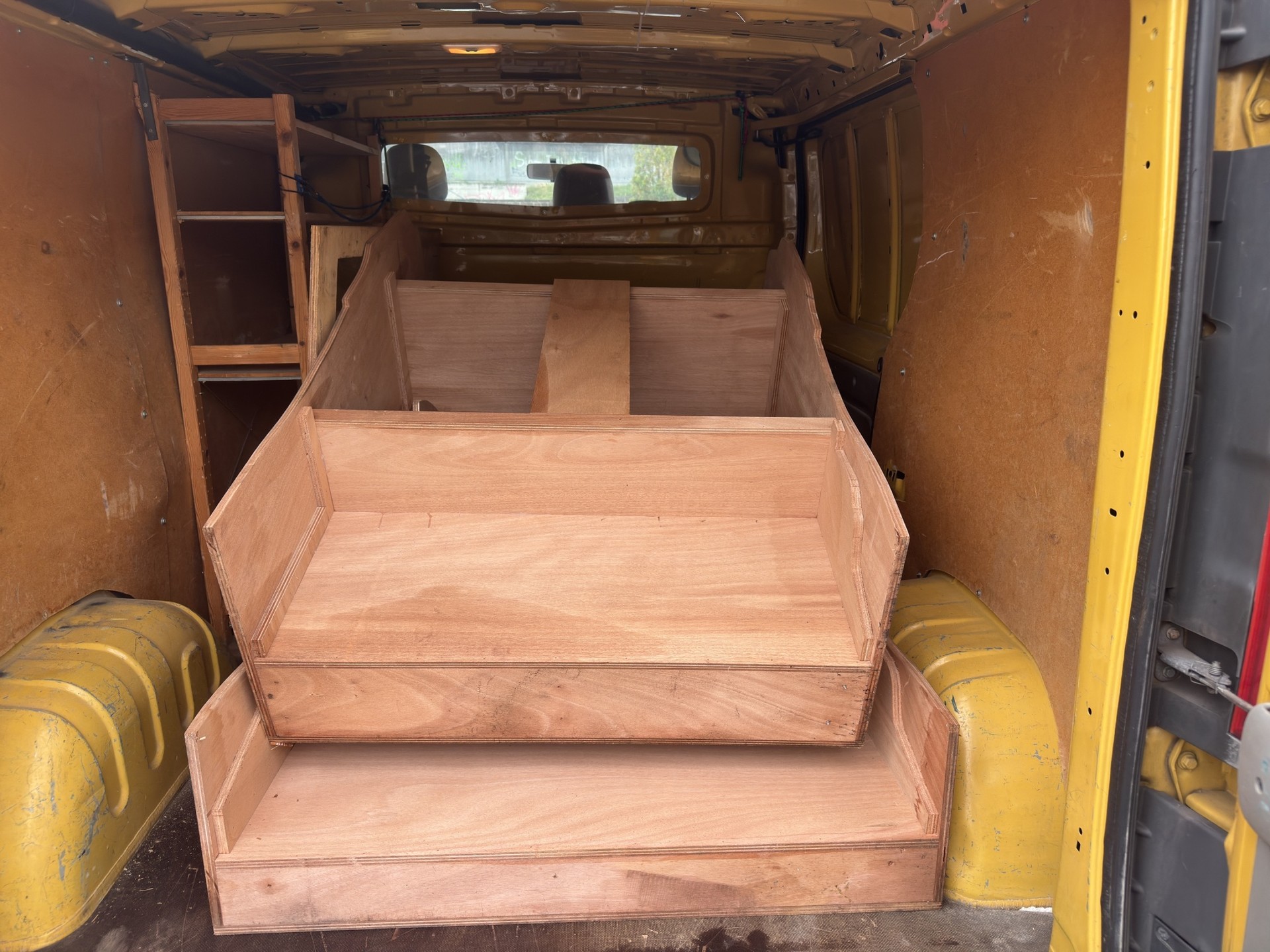 OPEL VIVARO-image-11