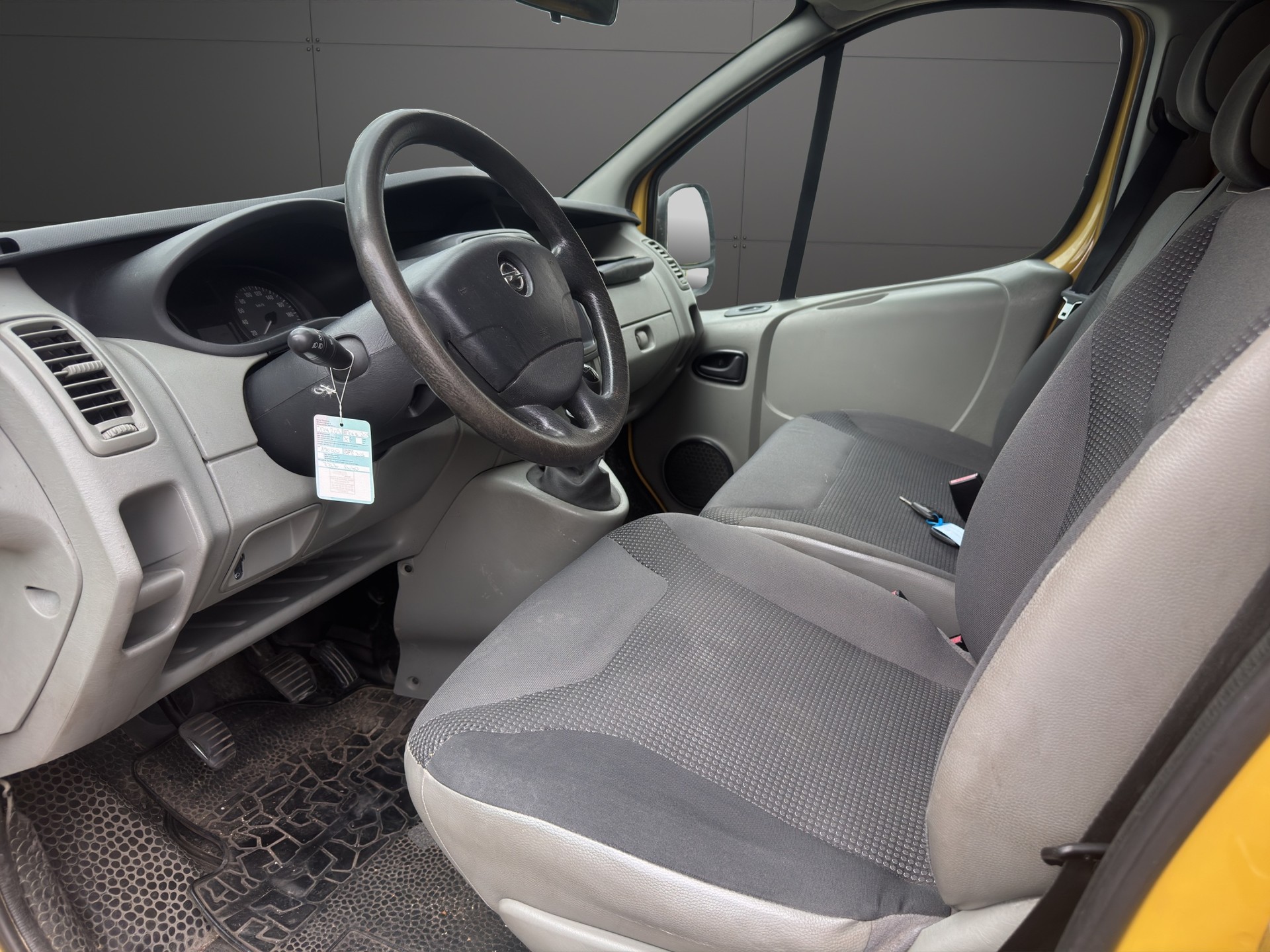 OPEL VIVARO-image-9