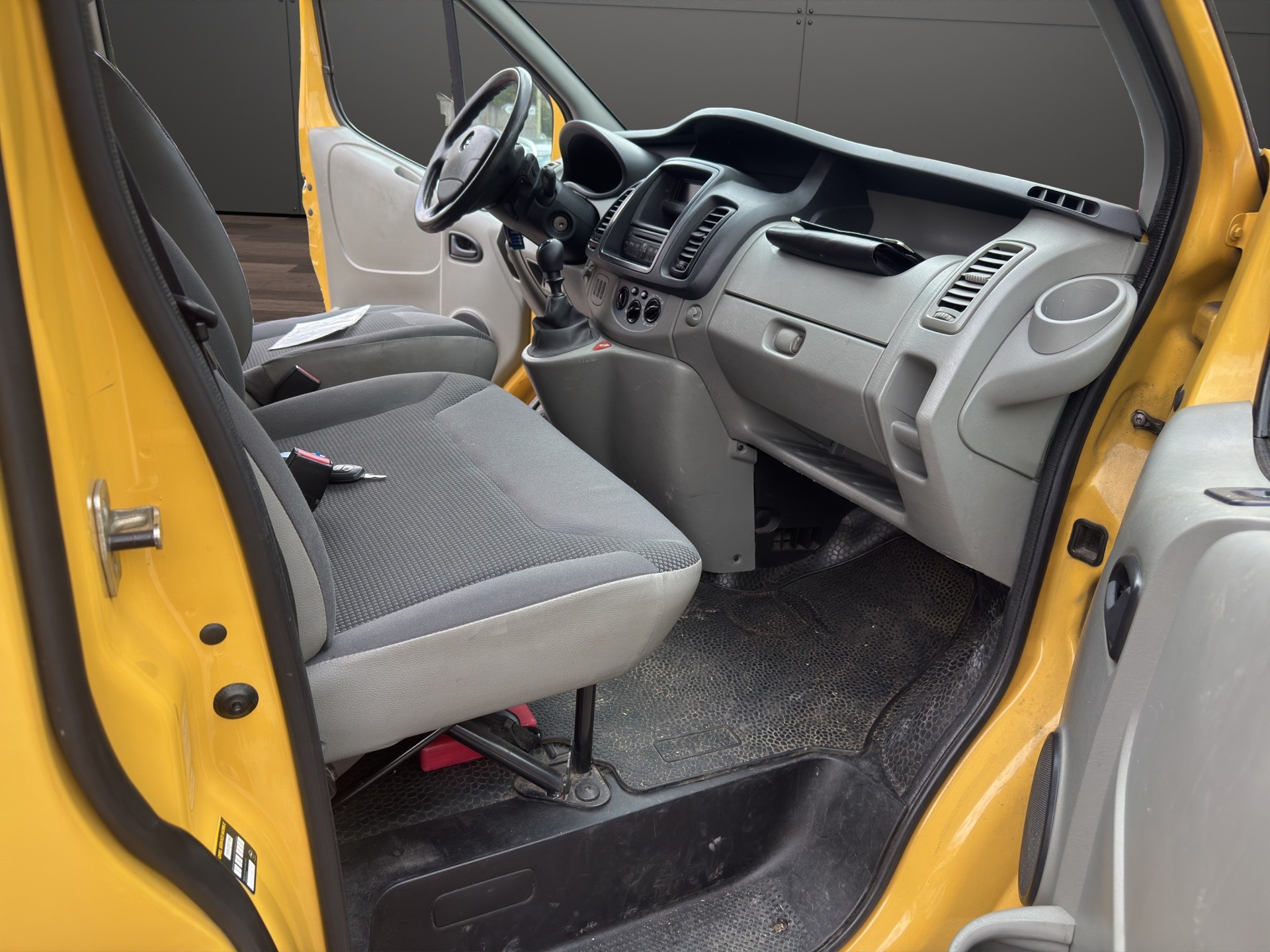 OPEL VIVARO-image-13