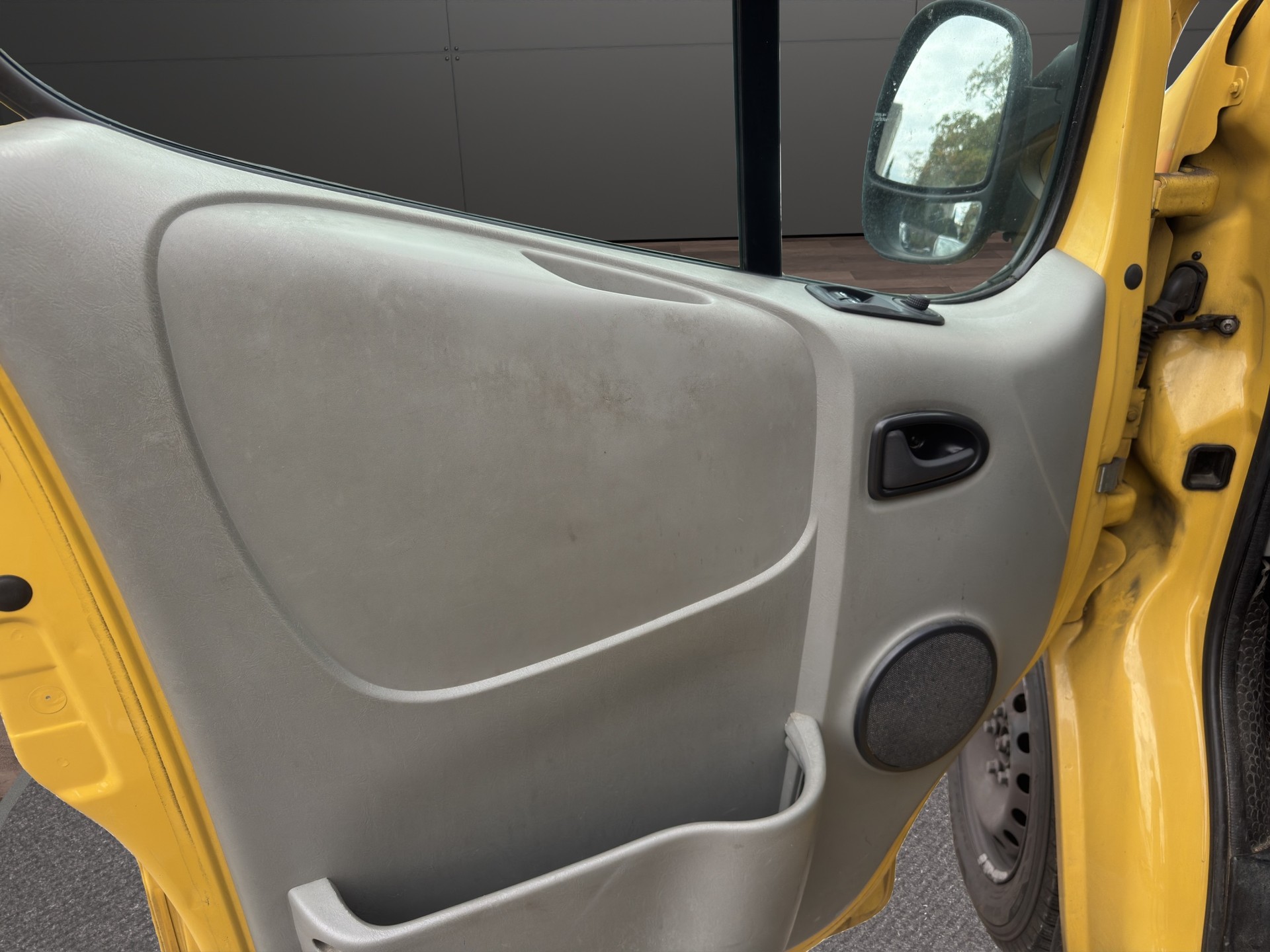 OPEL VIVARO-image-10
