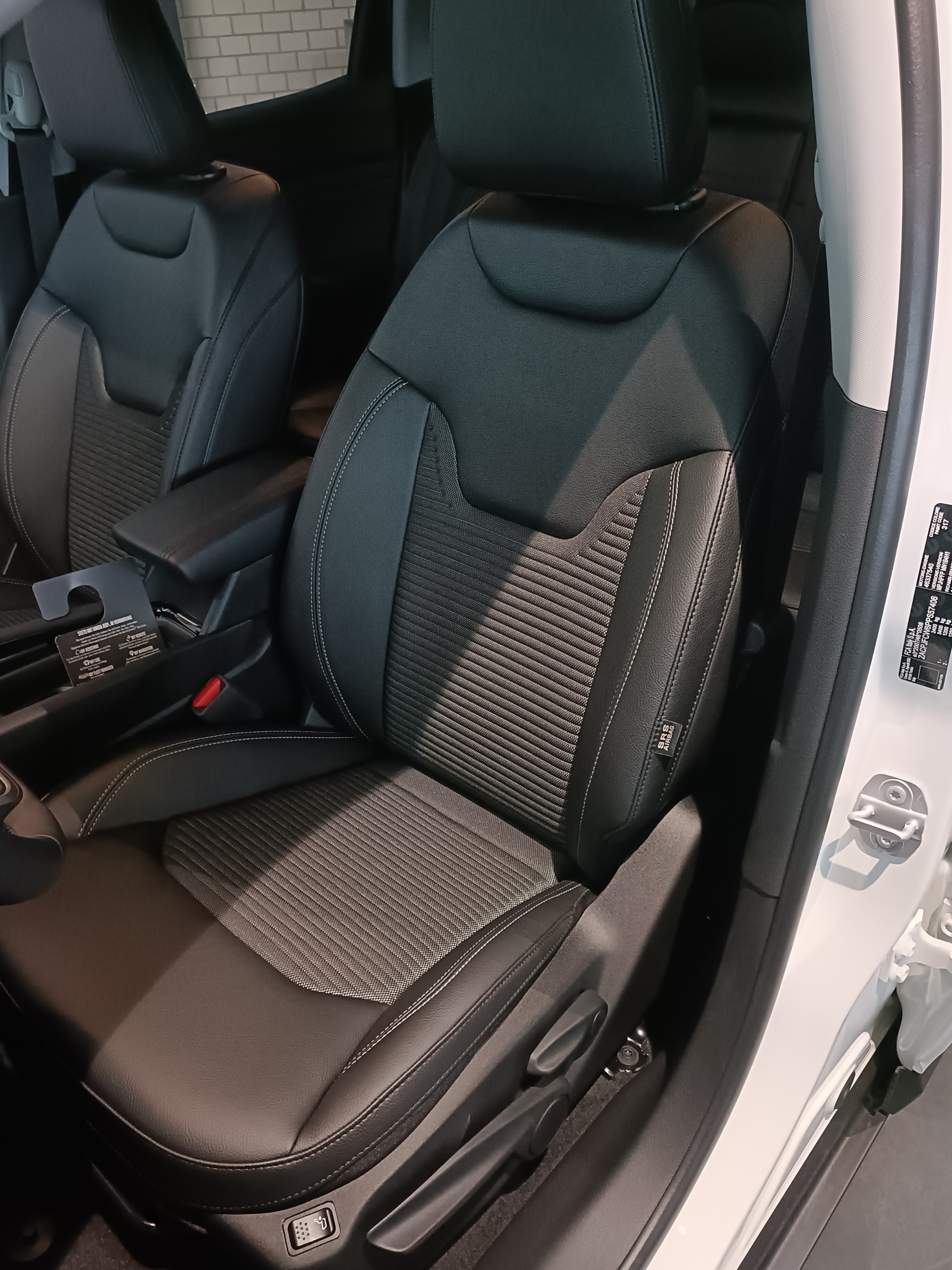JEEP COMPASS 4xe 1.3 240cv Swiss-image-8