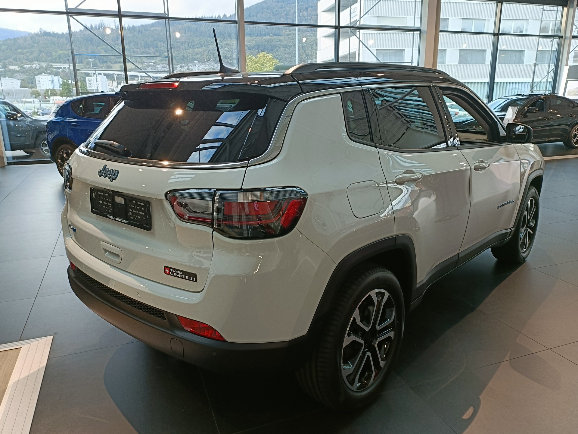 JEEP COMPASS 4xe 1.3 240cv Swiss-image-3
