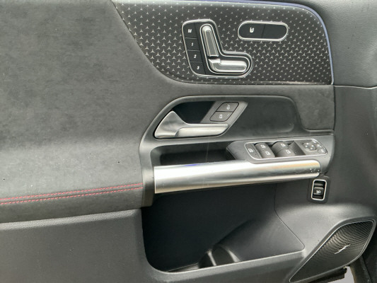 MERCEDES-BENZ GLA AMG 35 4Matic 8G-DCT-image-9