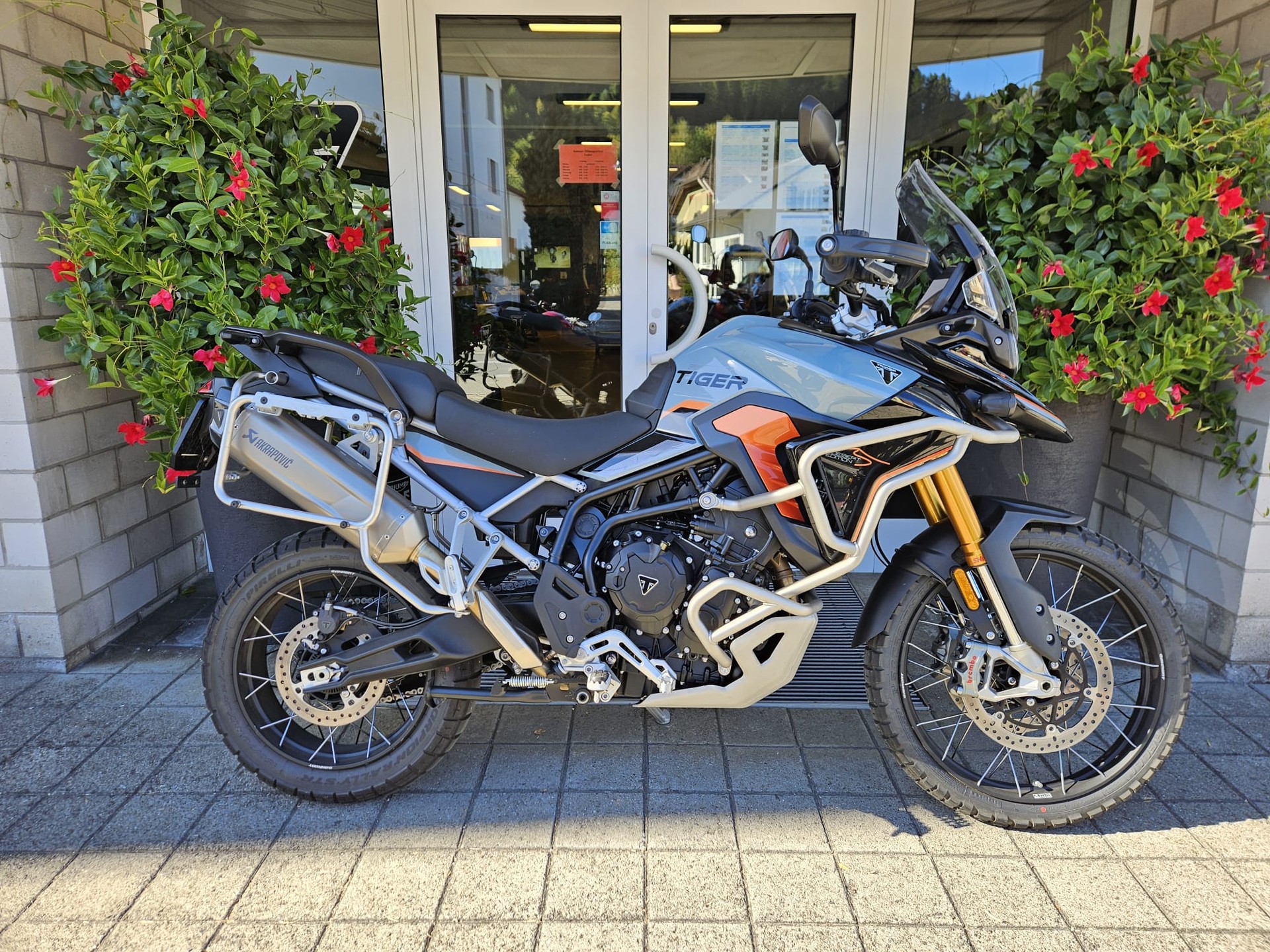 TRIUMPH Tiger 900 Desert Edition-showroom-element-1