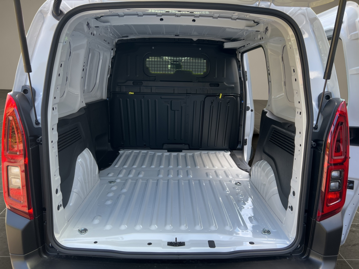 TOYOTA PROACE CITY Van L1 1.2 Active-image-14