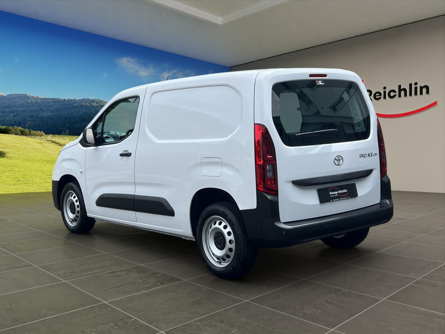 TOYOTA PROACE CITY Van L1 1.2 Active-image-2
