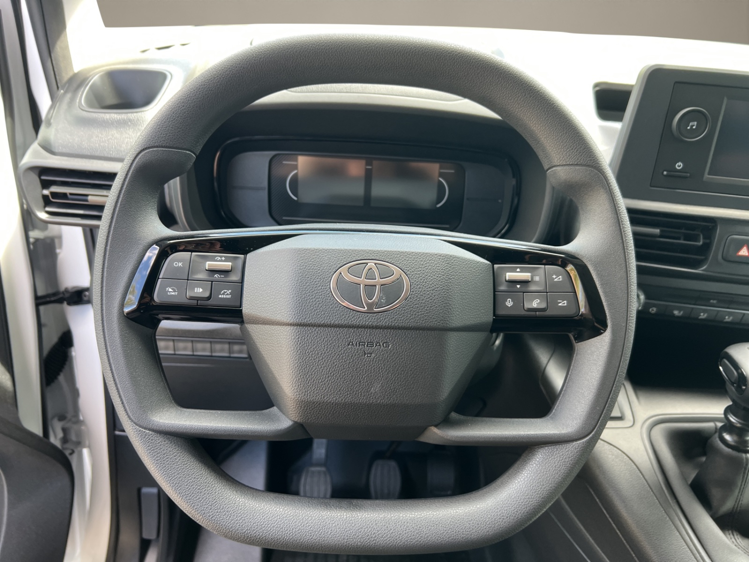 TOYOTA PROACE CITY Van L1 1.2 Active-image-11