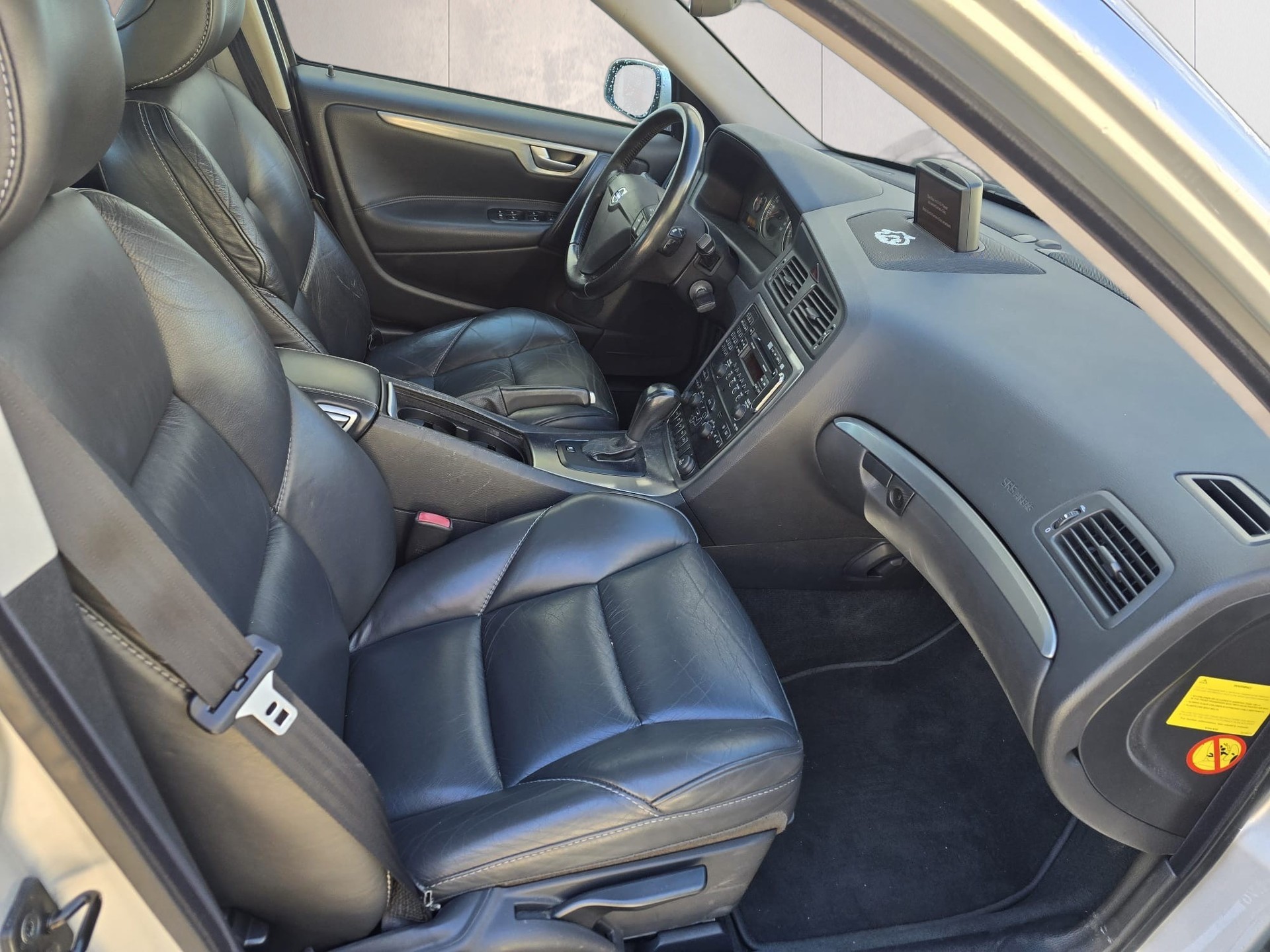 VOLVO S60 2.5T Kinetic-image-13