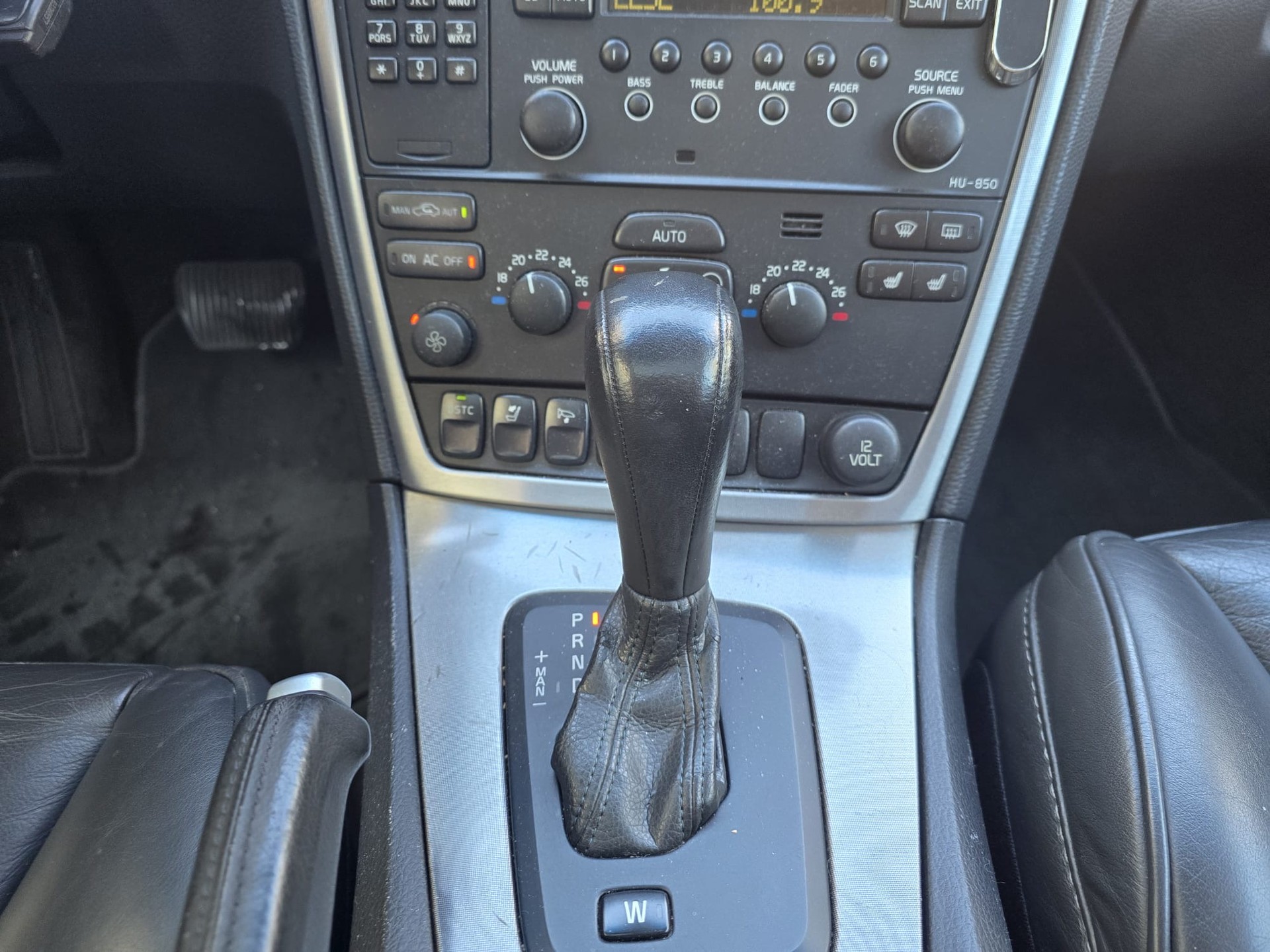 VOLVO S60 2.5T Kinetic-image-10