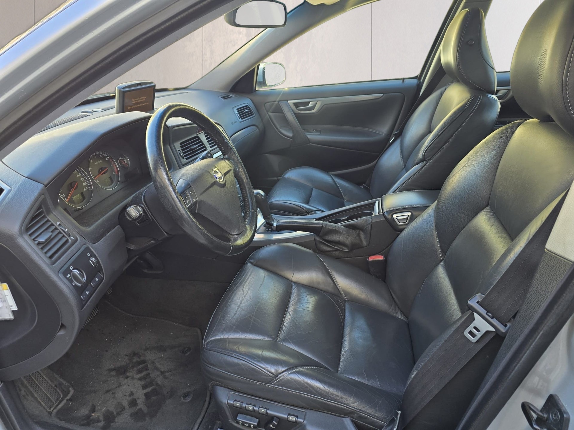 VOLVO S60 2.5T Kinetic-image-12