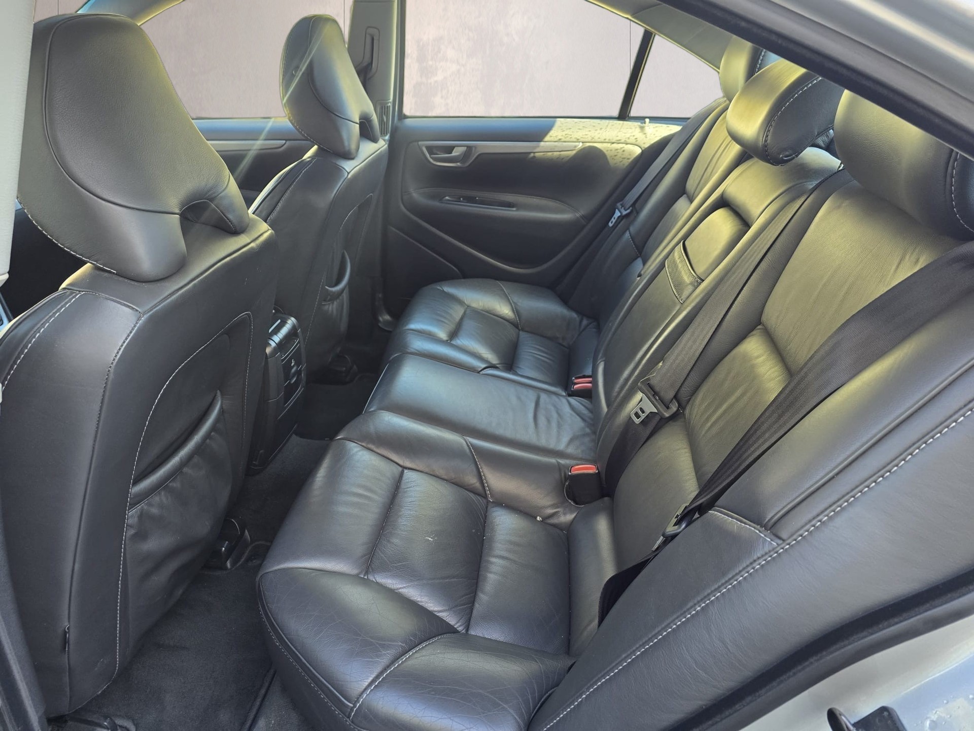 VOLVO S60 2.5T Kinetic-image-14