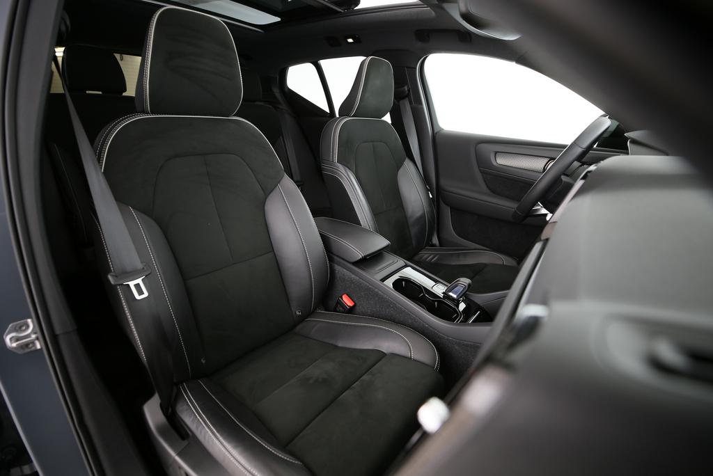 VOLVO XC40 P8 Twin Pro AWD-image-13
