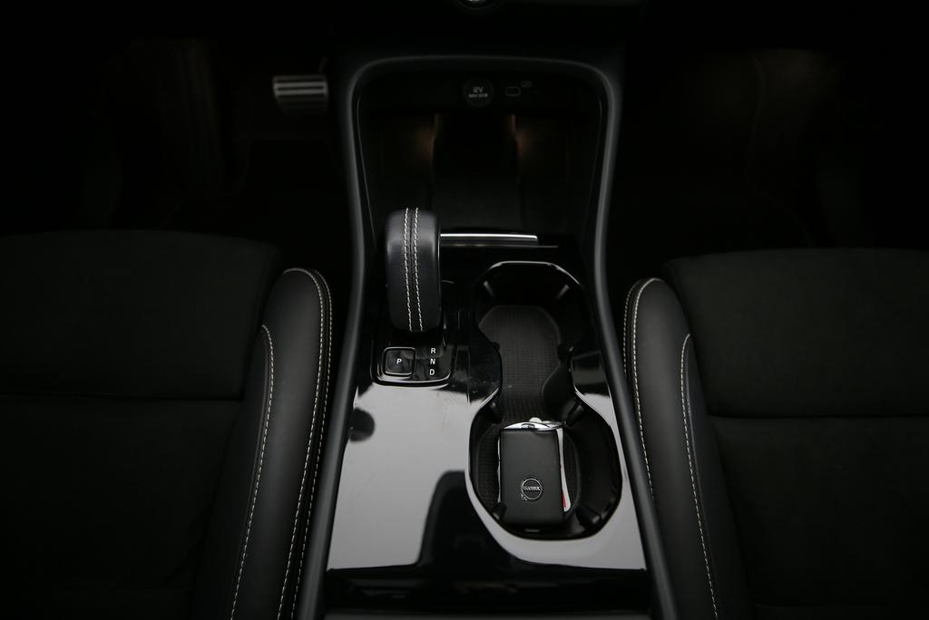 VOLVO XC40 P8 Twin Pro AWD-image-10