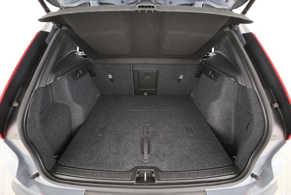 VOLVO XC40 P8 Twin Pro AWD-image-14