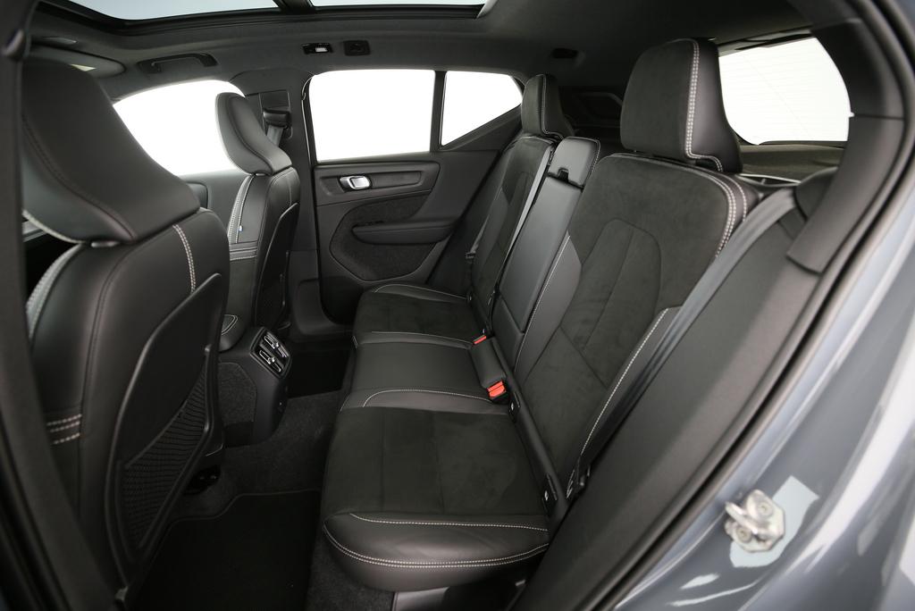 VOLVO XC40 P8 Twin Pro AWD-image-11